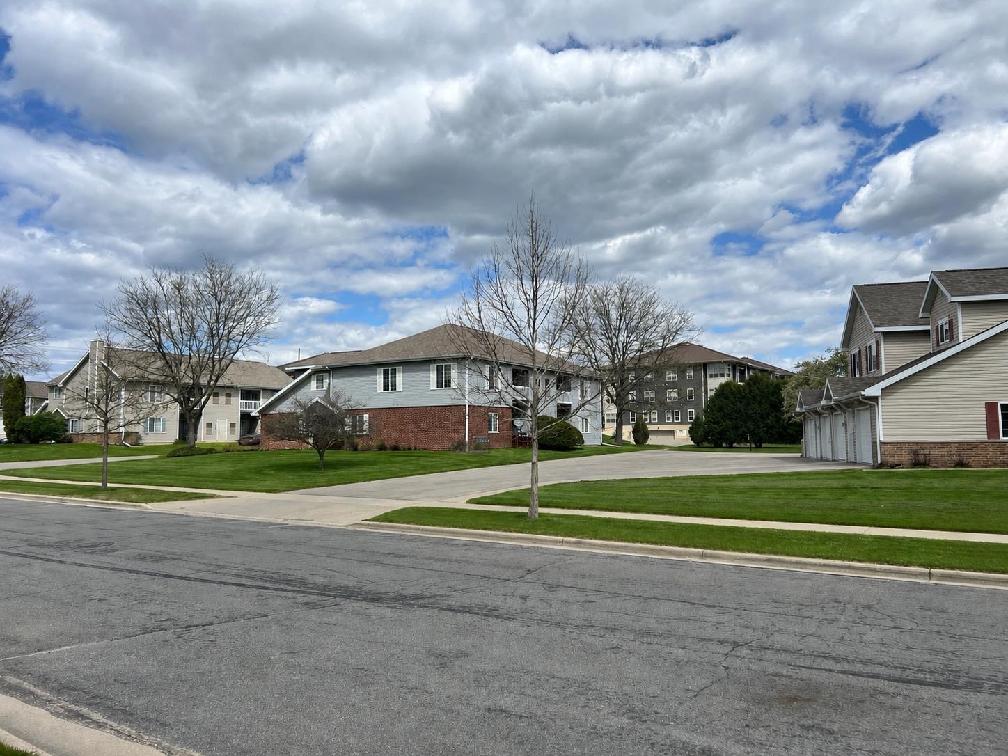 3209-3217-3225 Stonecreek Drive