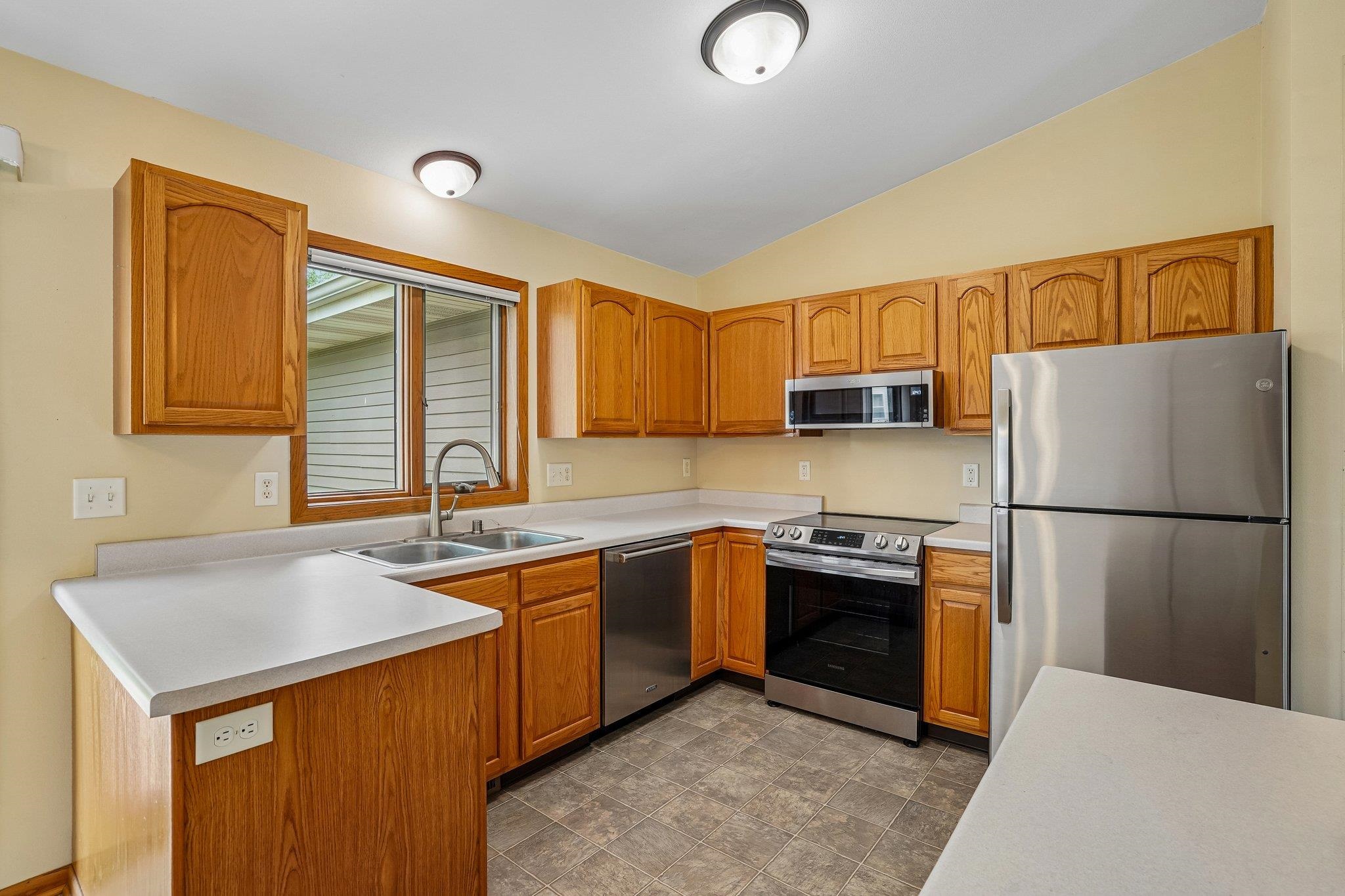 7526 Crawling Stone Road