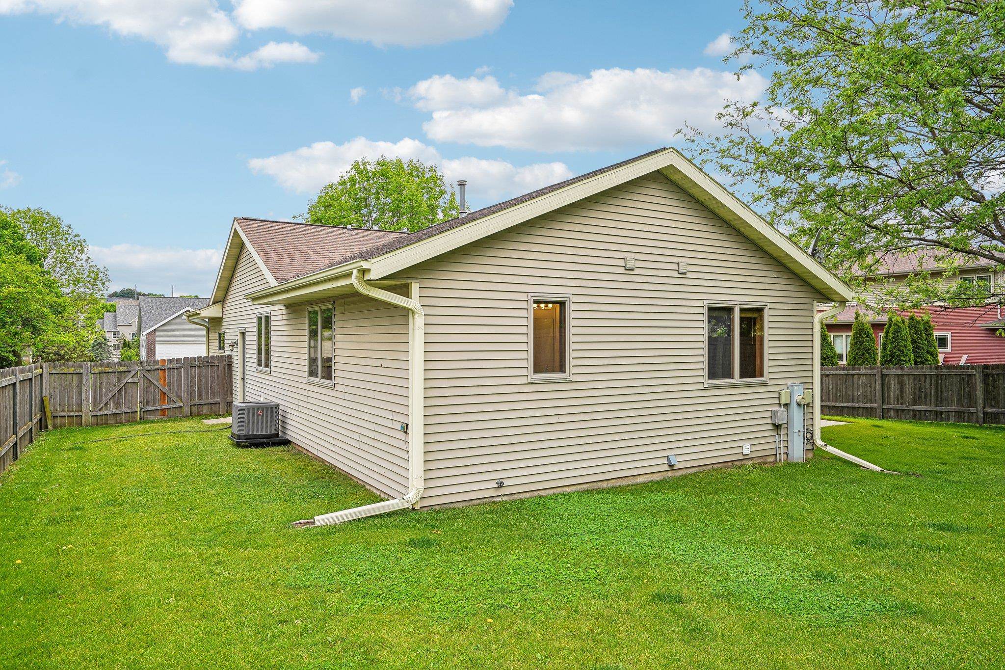 7526 Crawling Stone Road