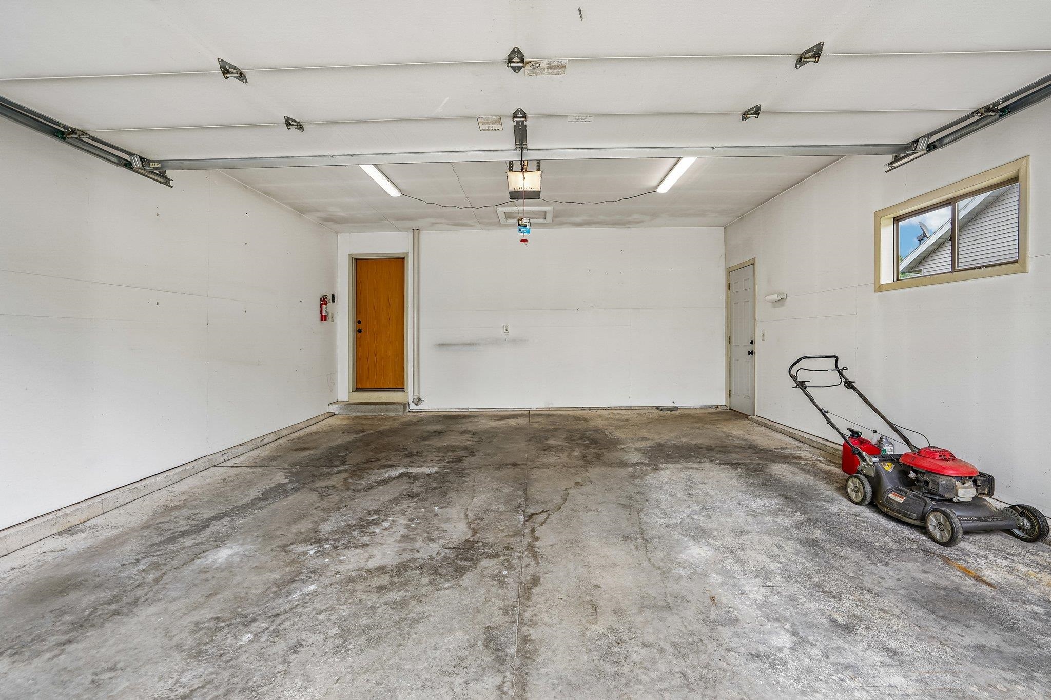 7526 Crawling Stone Road