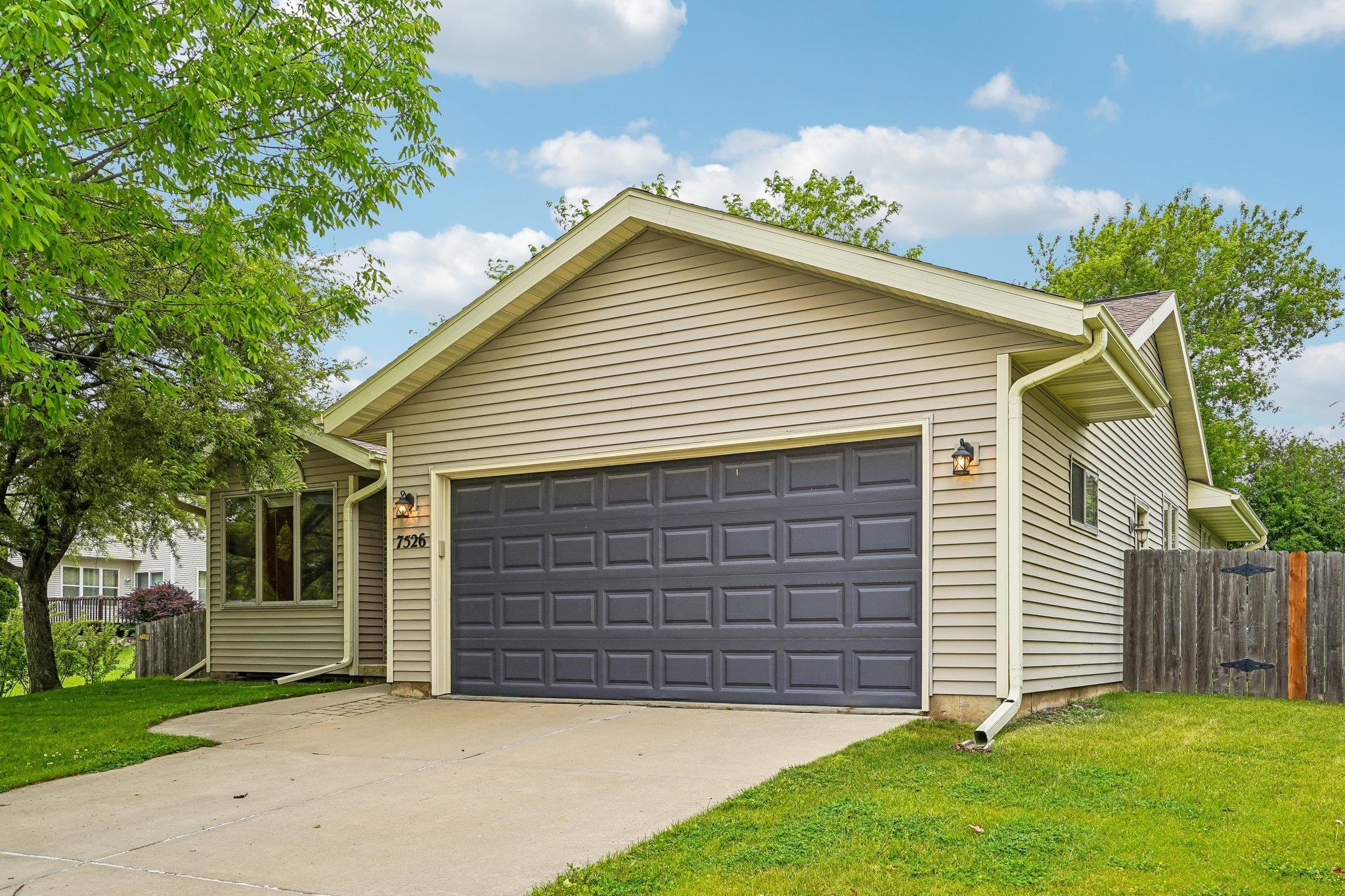 7526 Crawling Stone Road