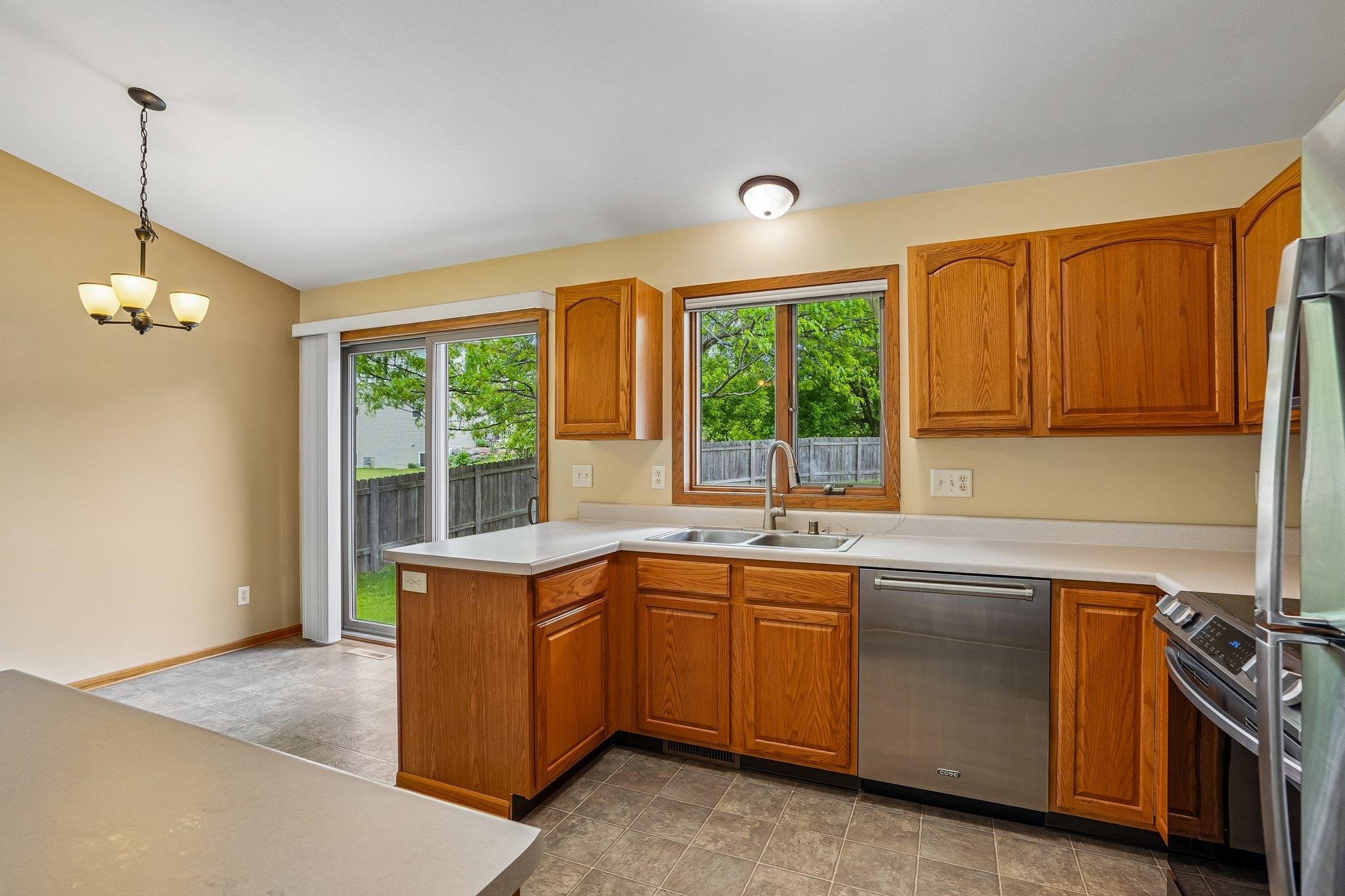 7526 Crawling Stone Road