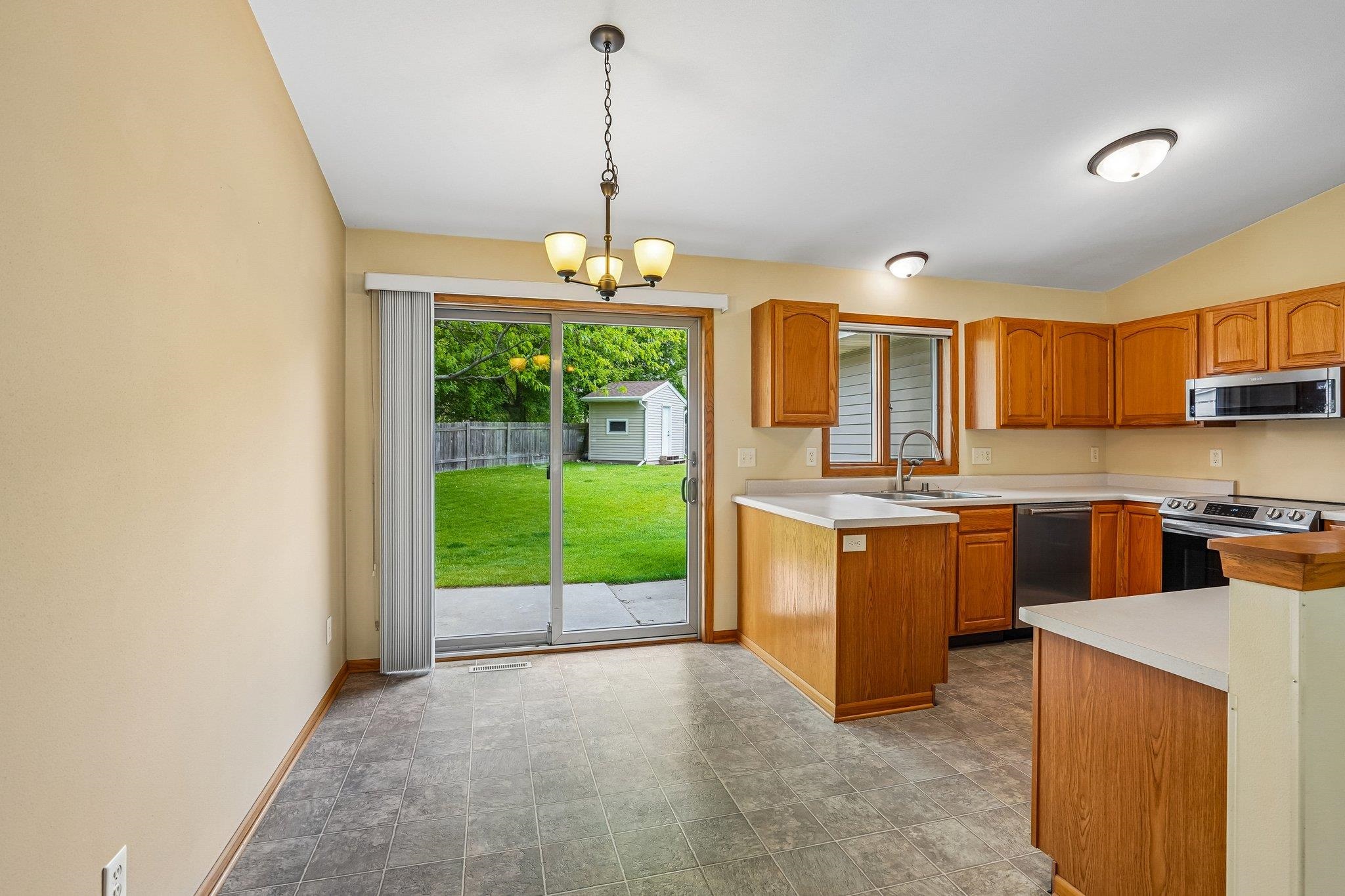 7526 Crawling Stone Road