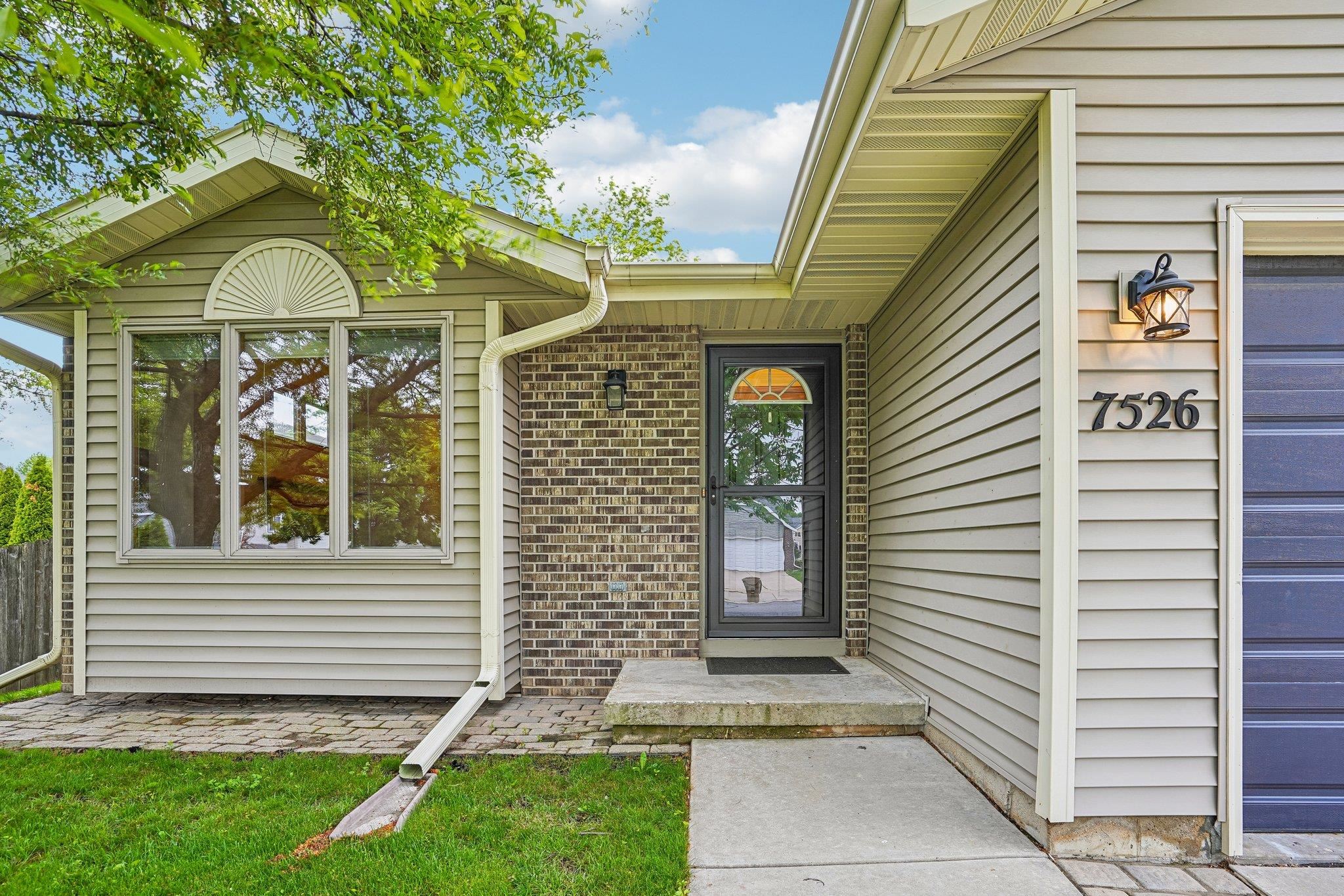 7526 Crawling Stone Road