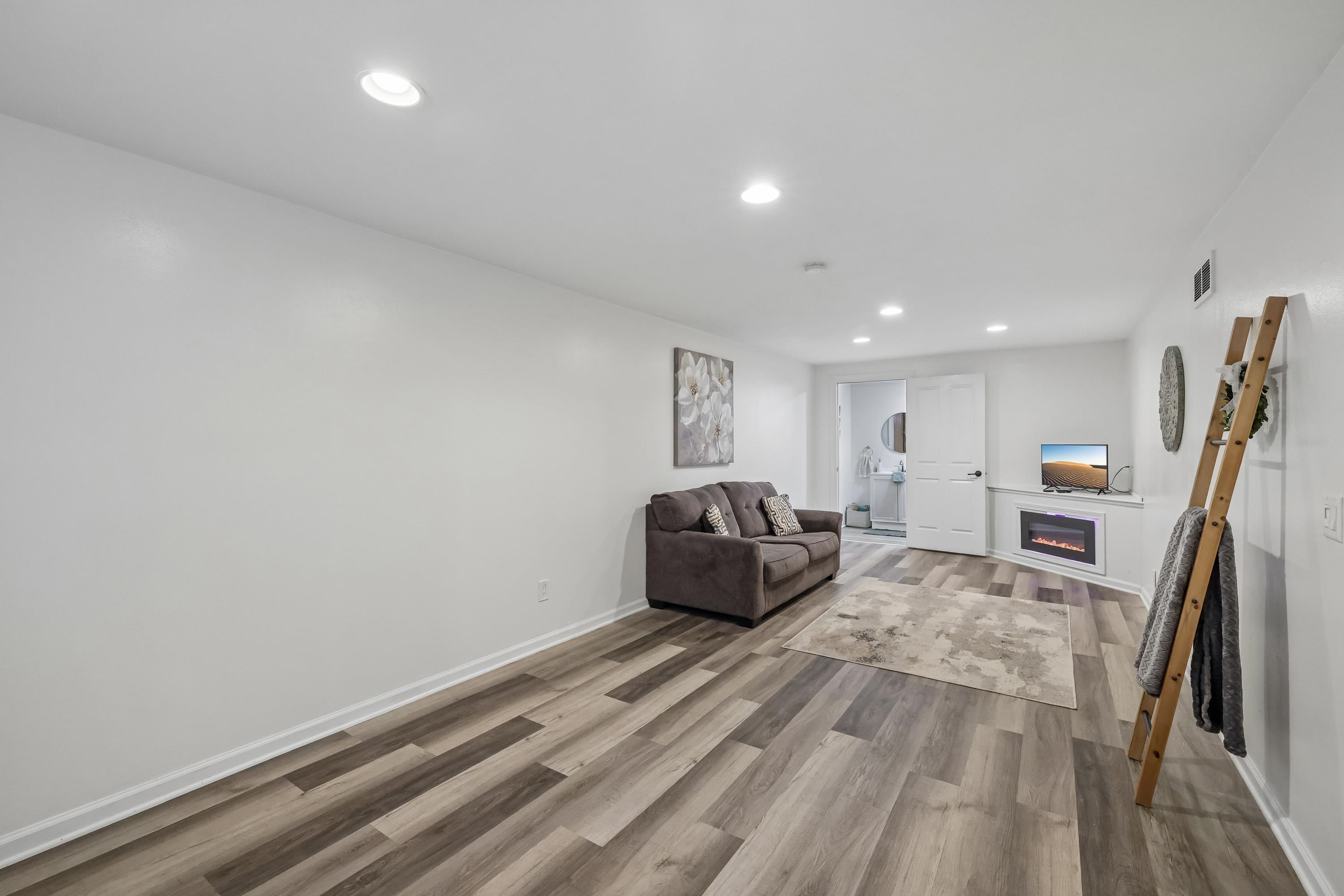 809 West Street