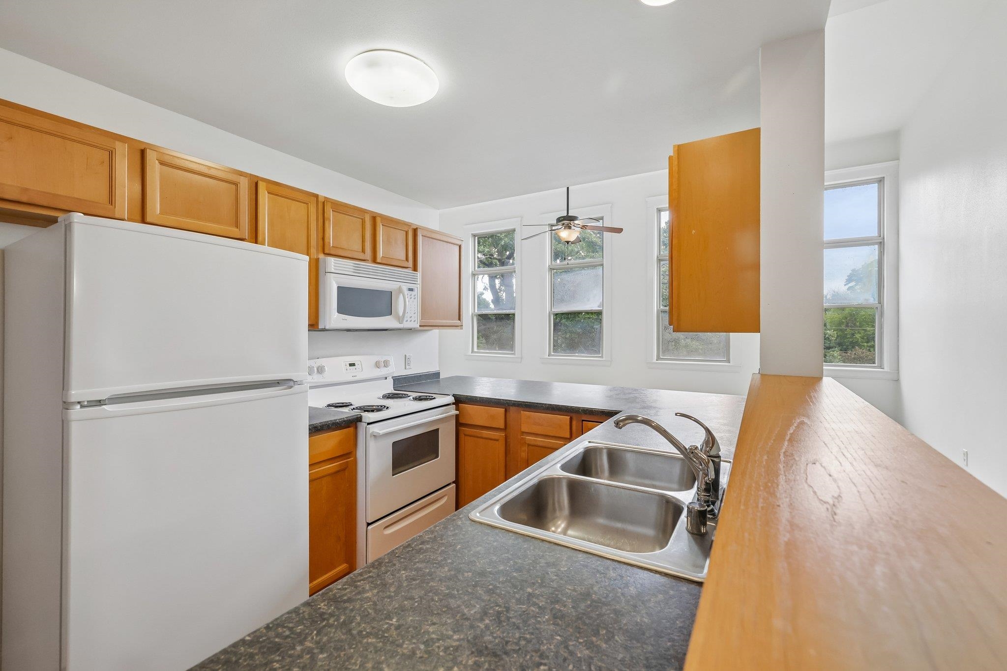 1009 Summit Avenue 6