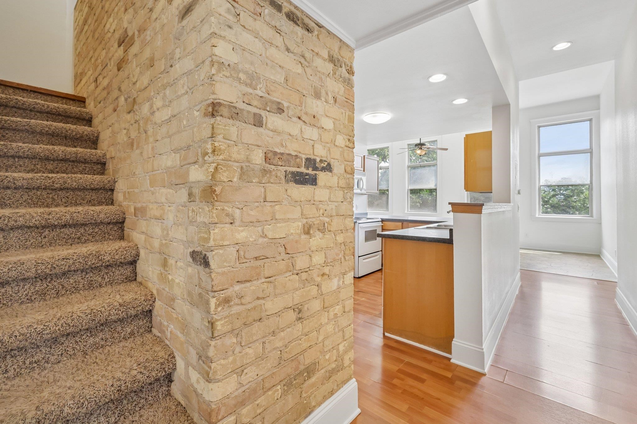 1009 Summit Avenue 6