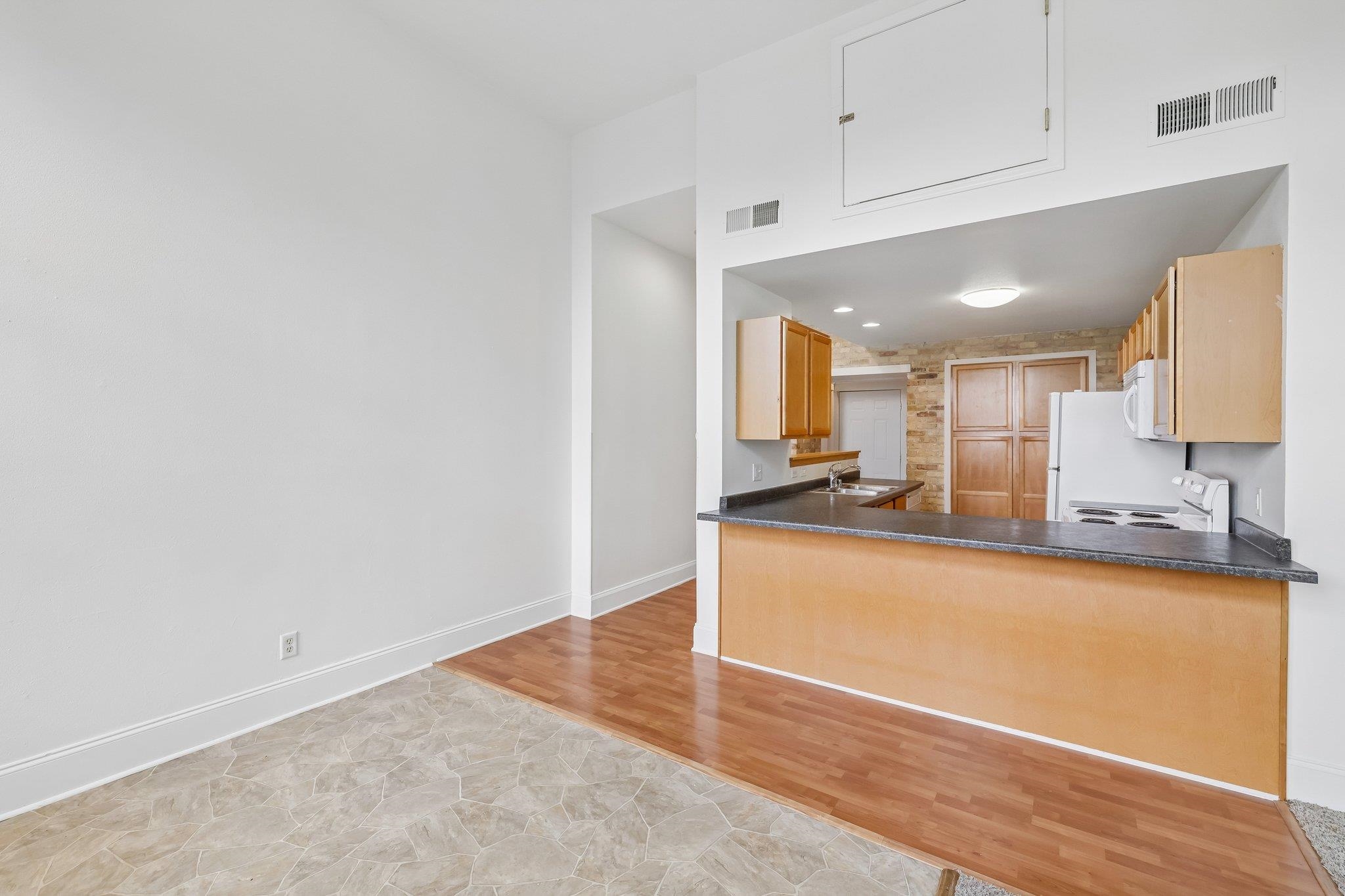 1009 Summit Avenue 6