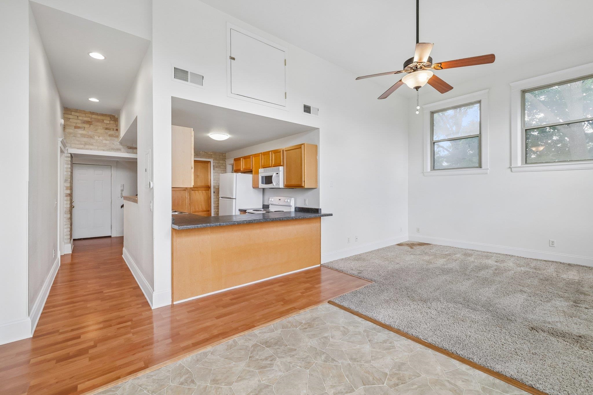 1009 Summit Avenue 6