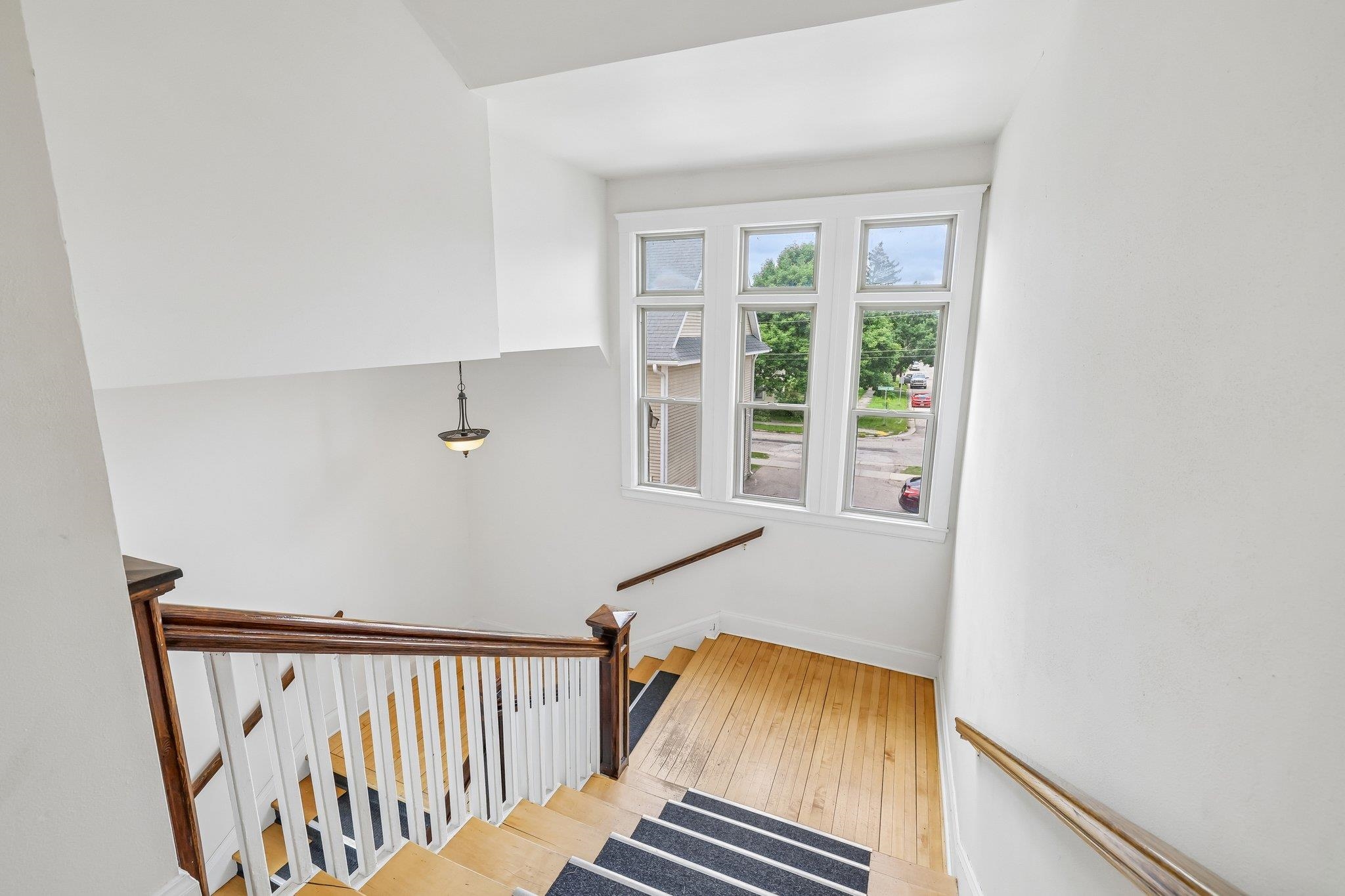 1009 Summit Avenue 6