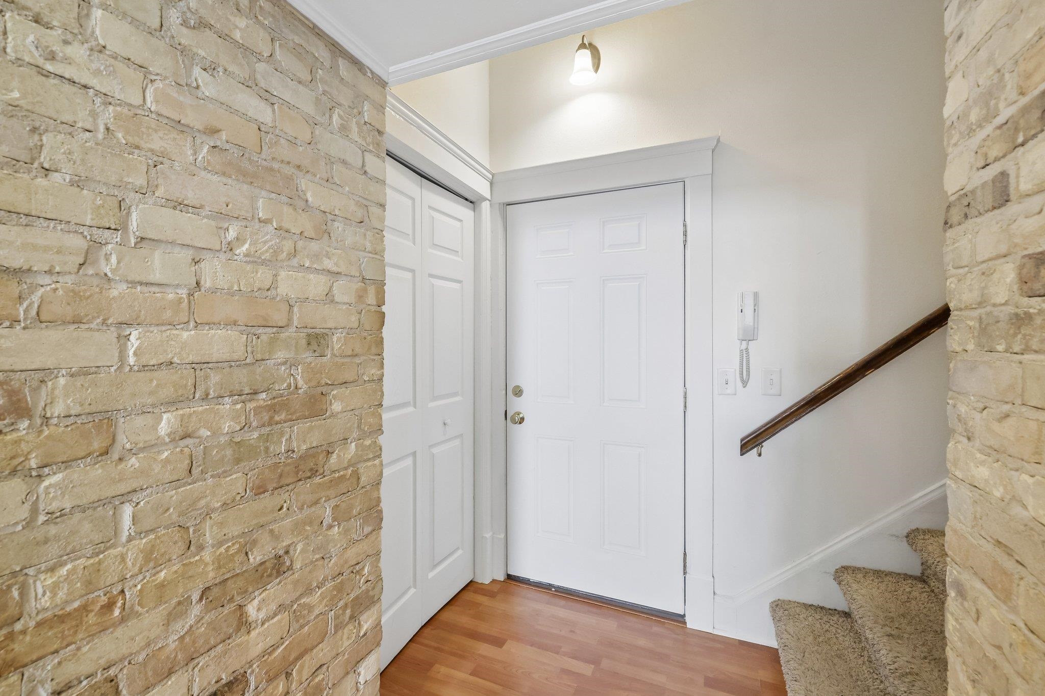 1009 Summit Avenue 6