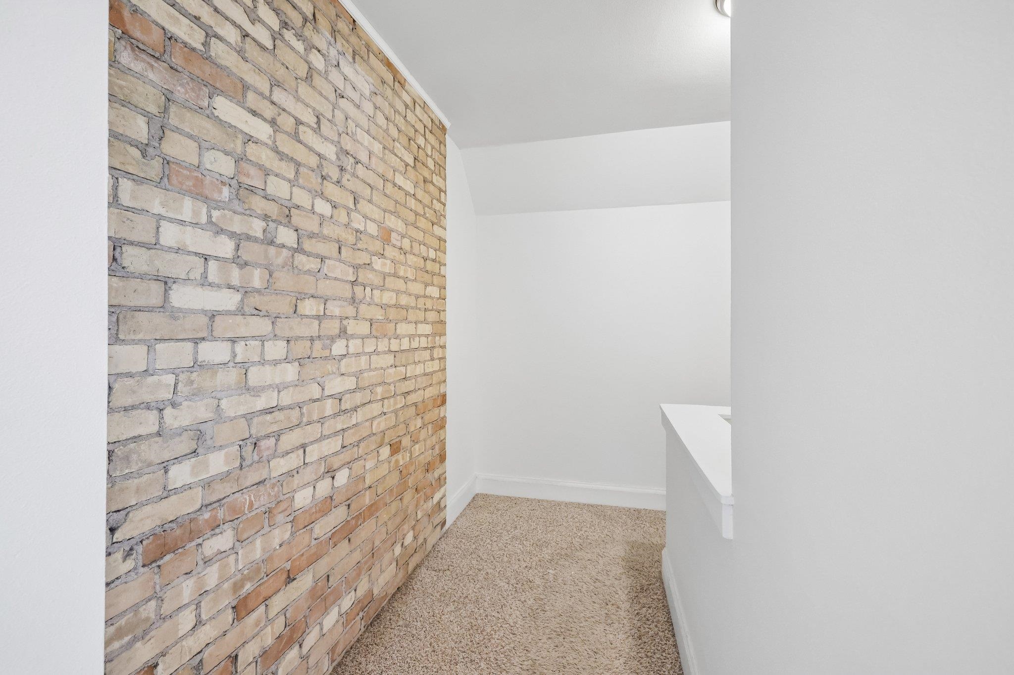 1009 Summit Avenue 6