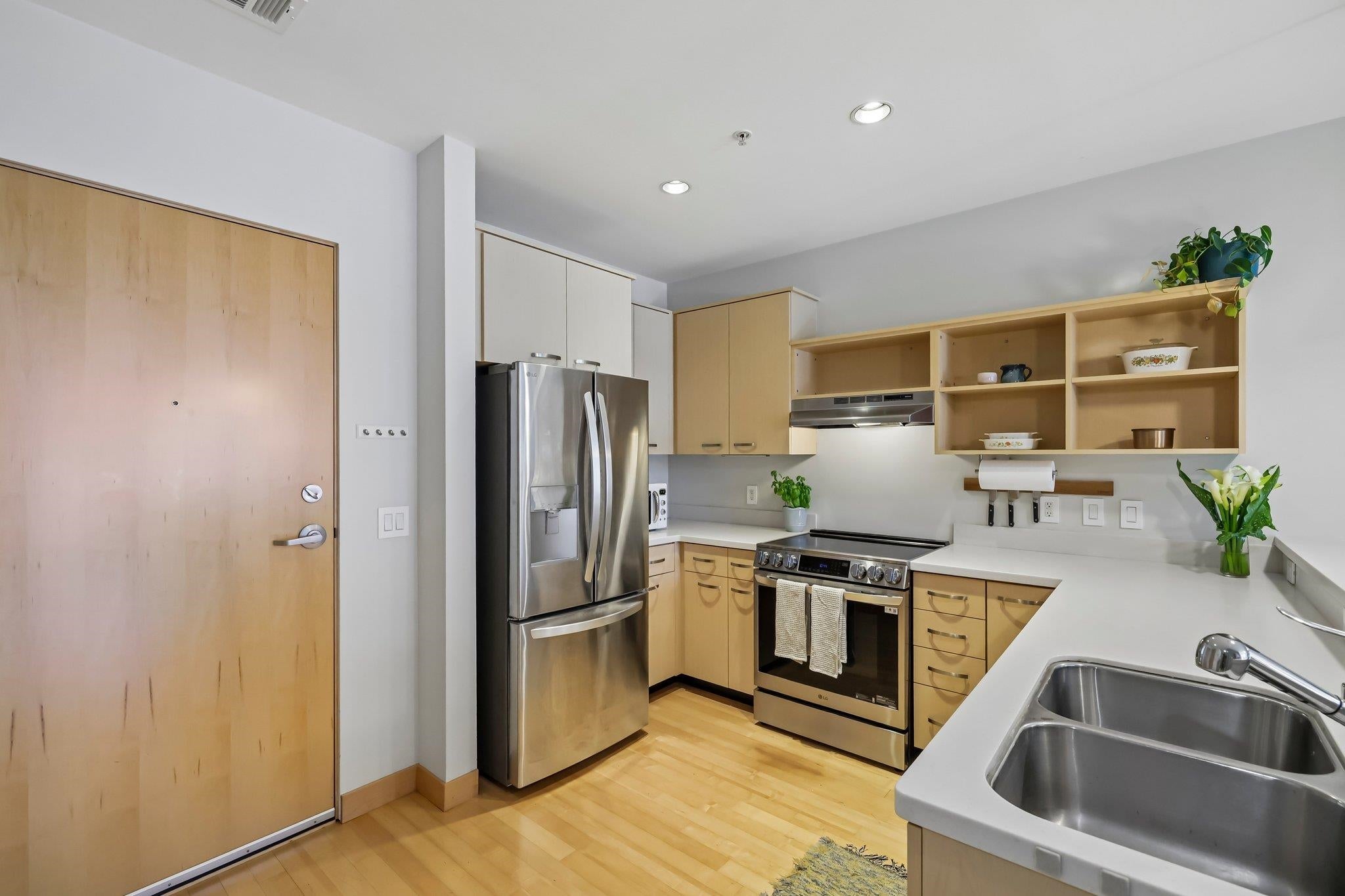 309 W Washington Avenue 613
