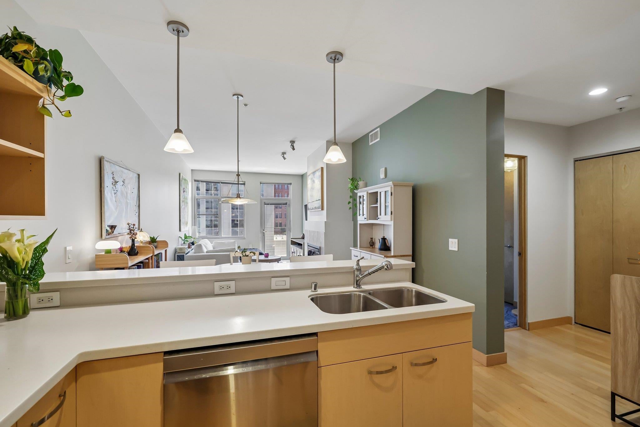 309 W Washington Avenue 613