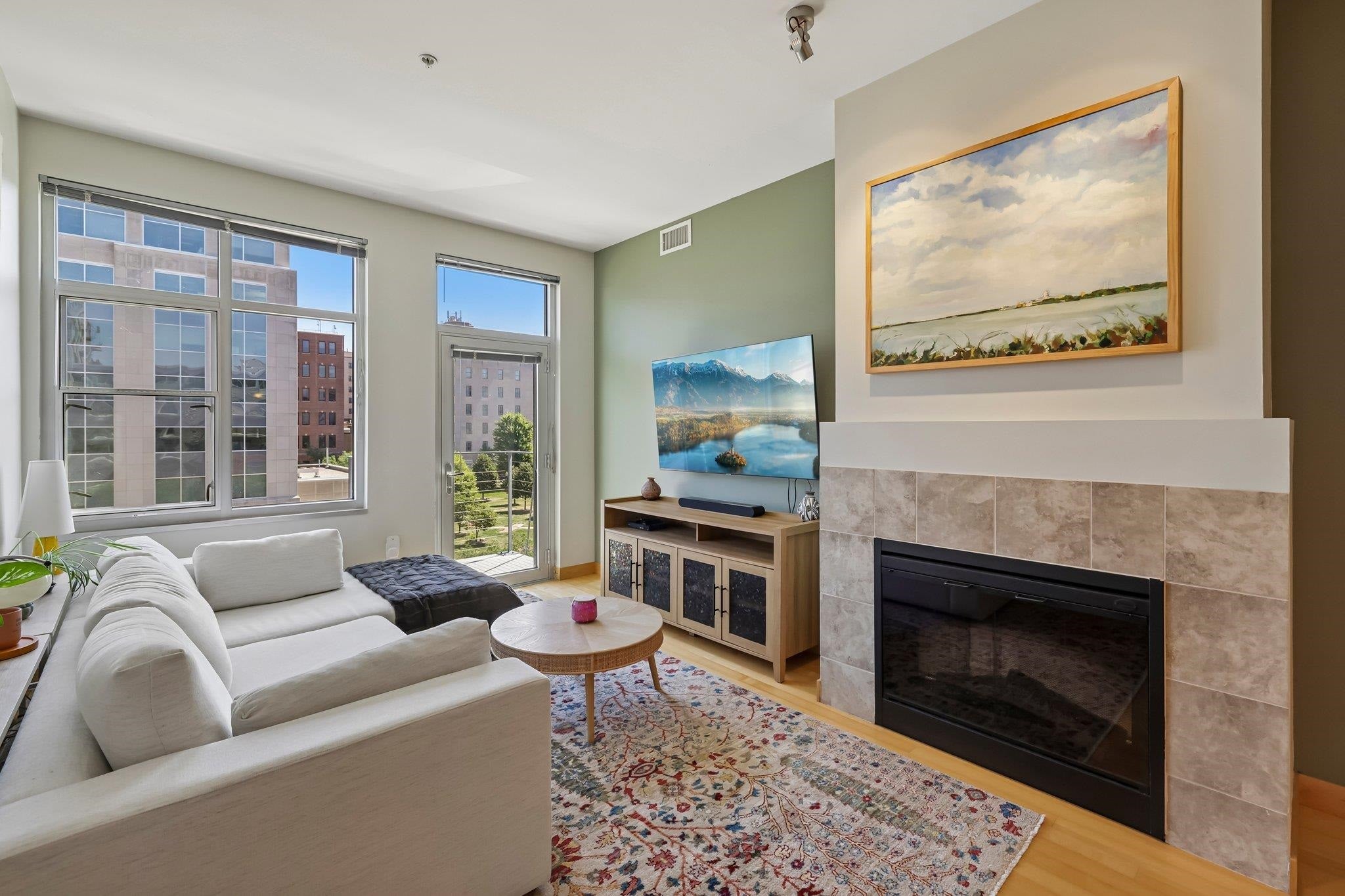 309 W Washington Avenue 613