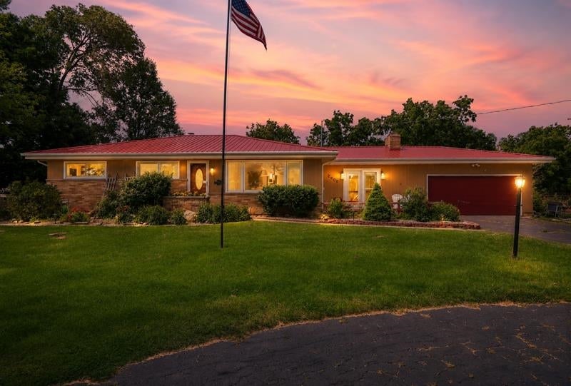 2400 W Avalon Road