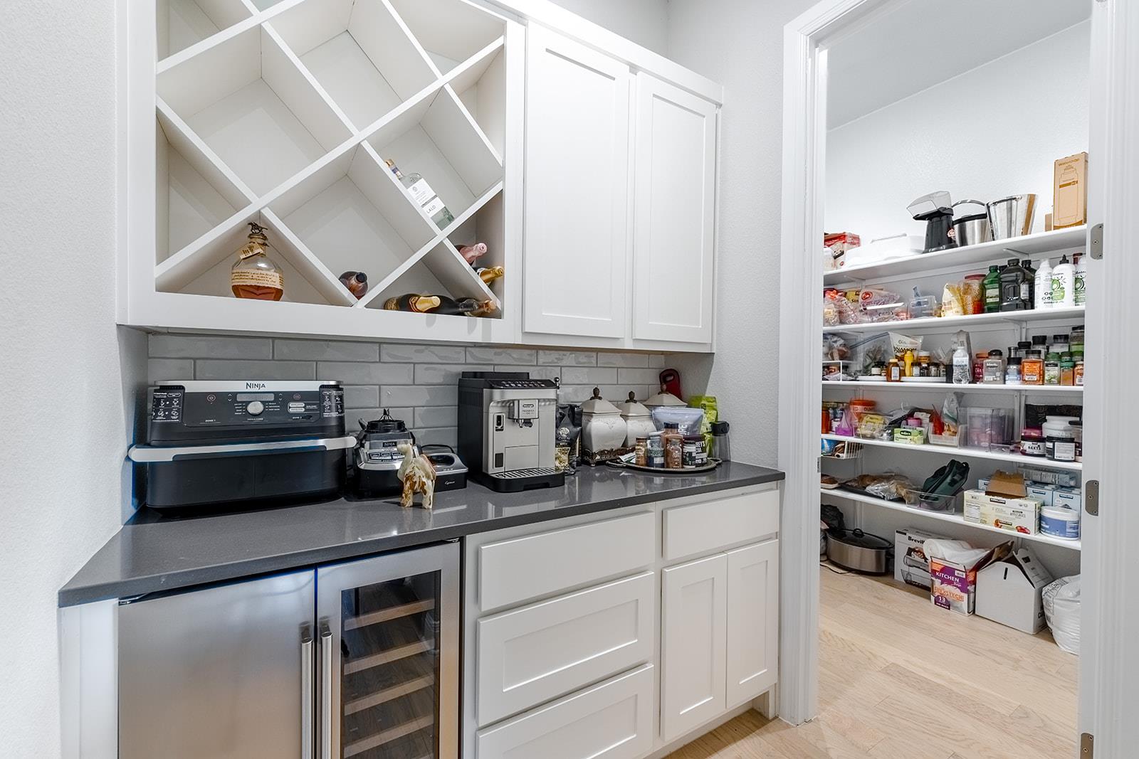 7505 Becasseau DR