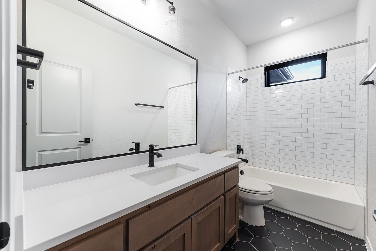124 Silverwood TRL