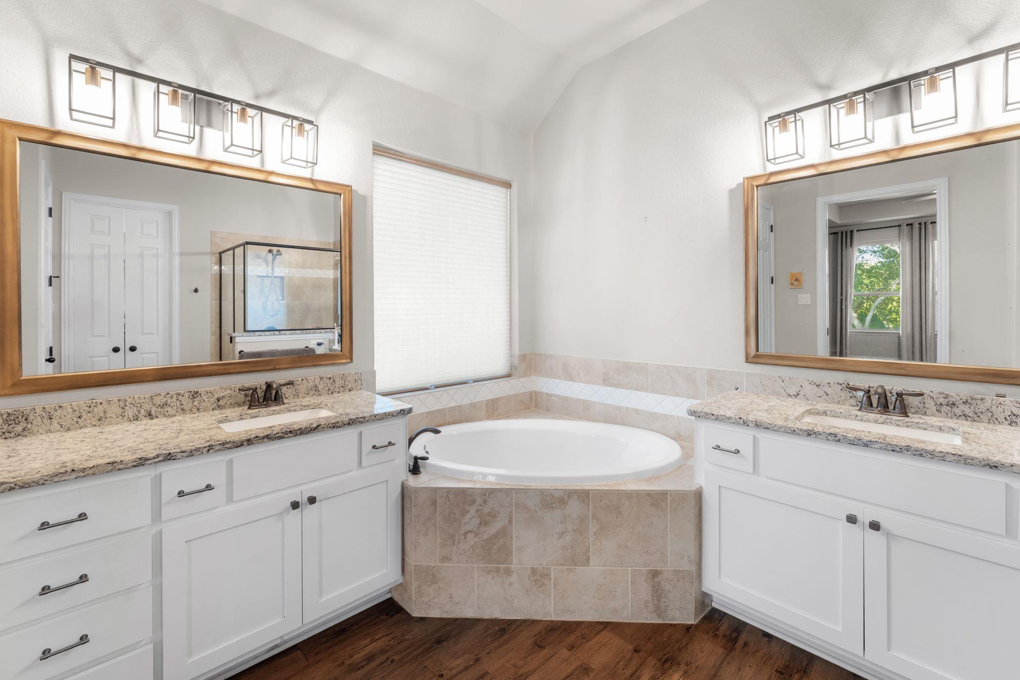 140 Lake Rim CIR