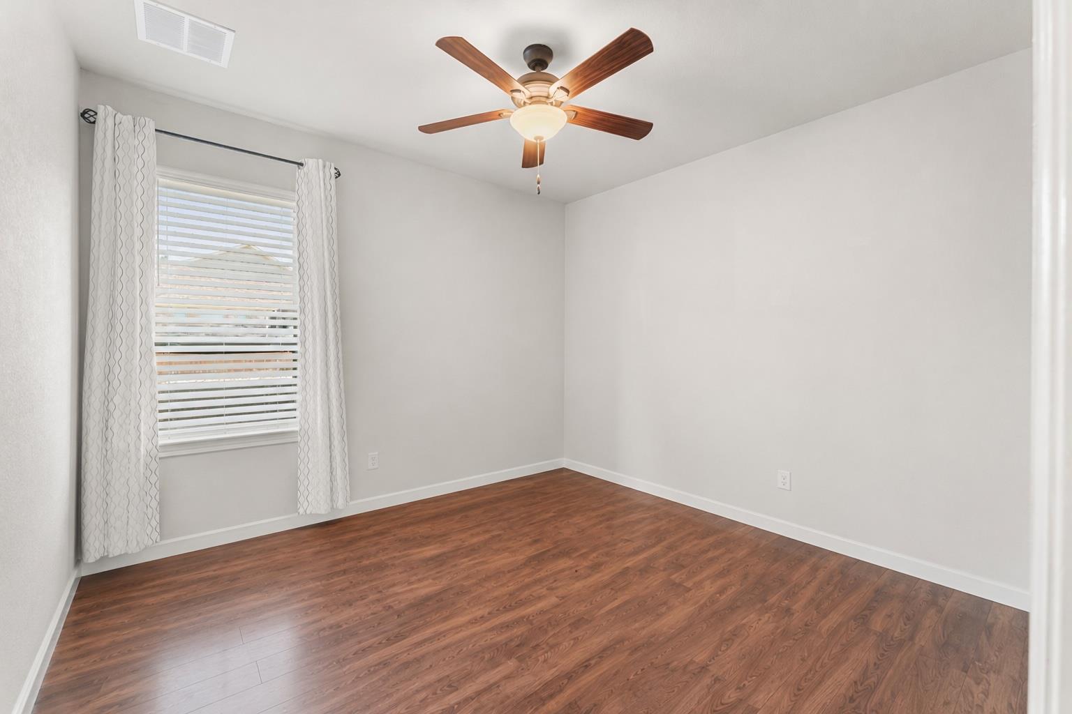 140 Lake Rim CIR