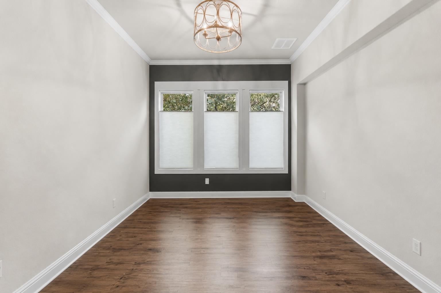140 Lake Rim CIR