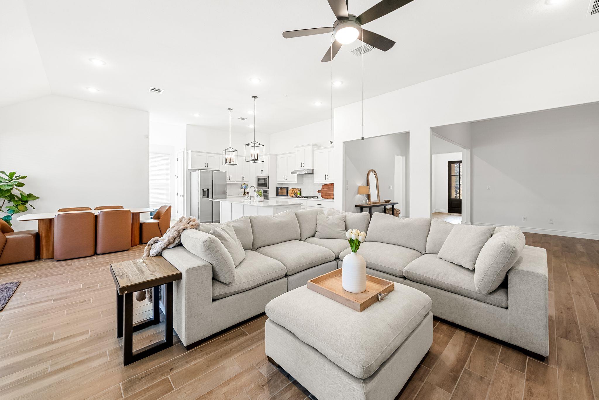 1301 White Daisy LN