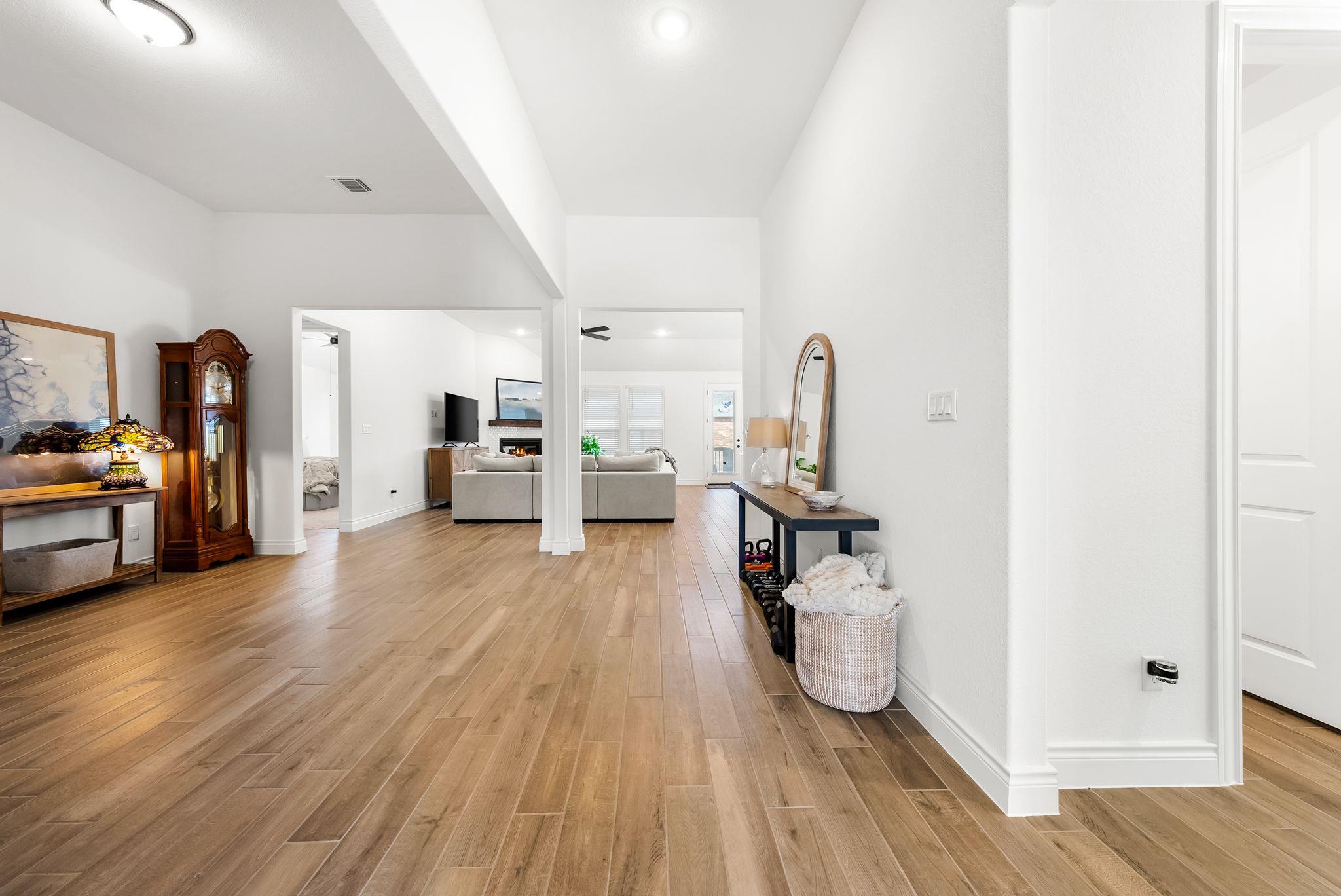 1301 White Daisy LN