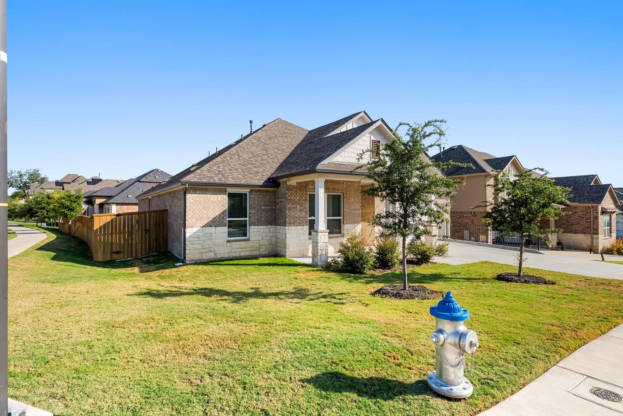 1301 White Daisy LN