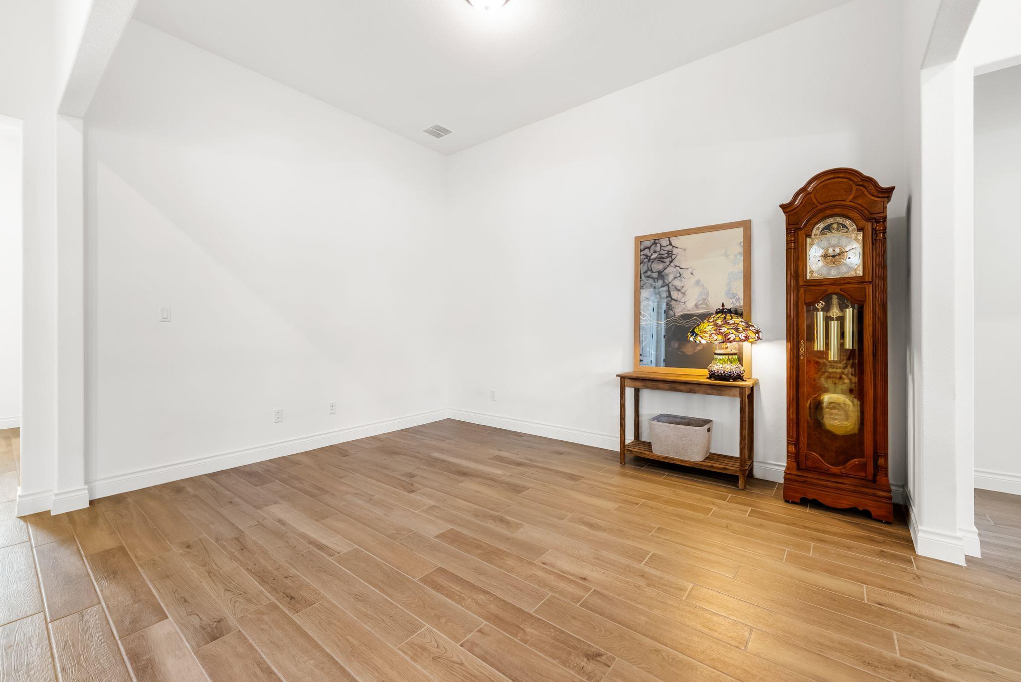 1301 White Daisy LN