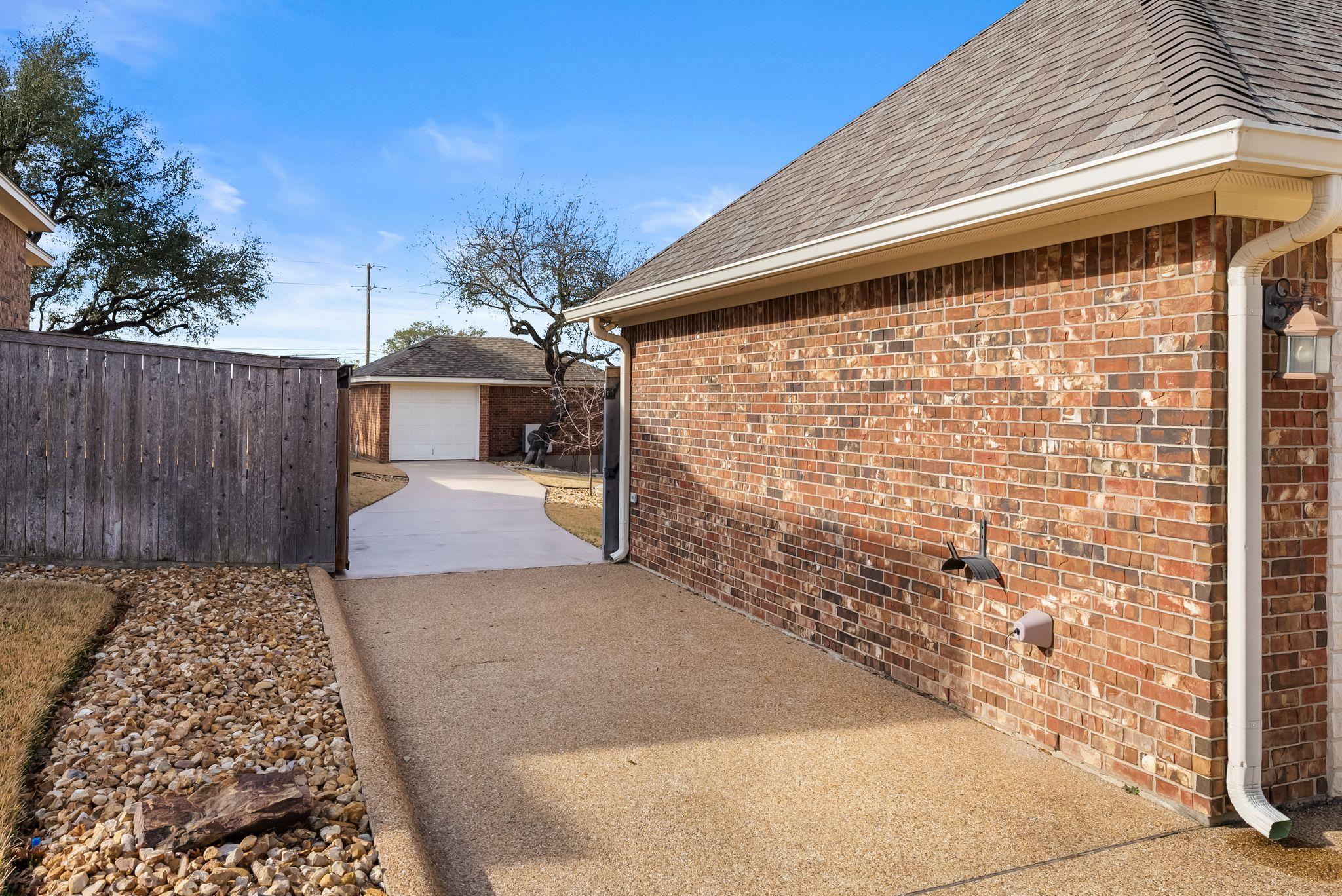 1735 Alta Vista LOOP