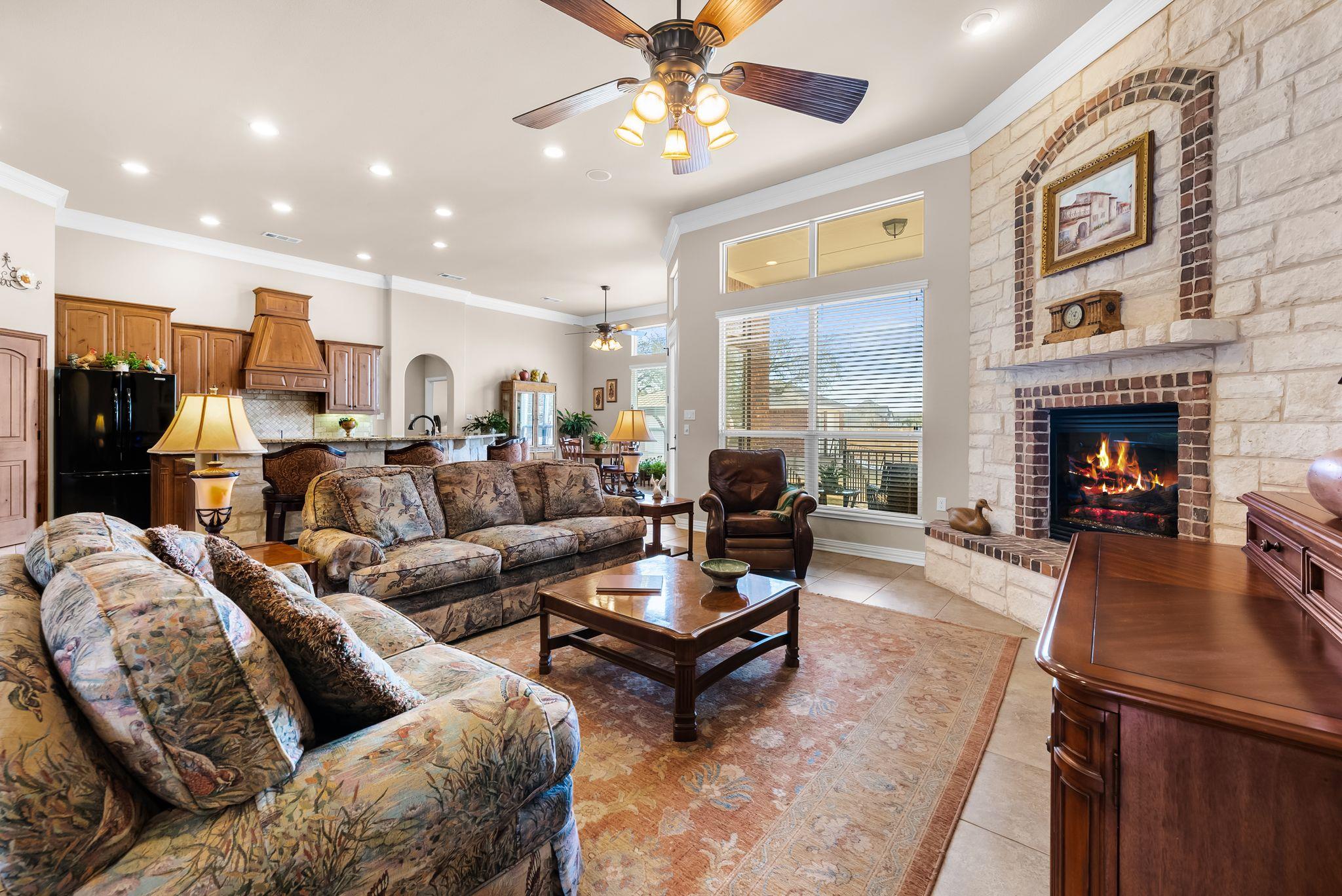 1735 Alta Vista LOOP