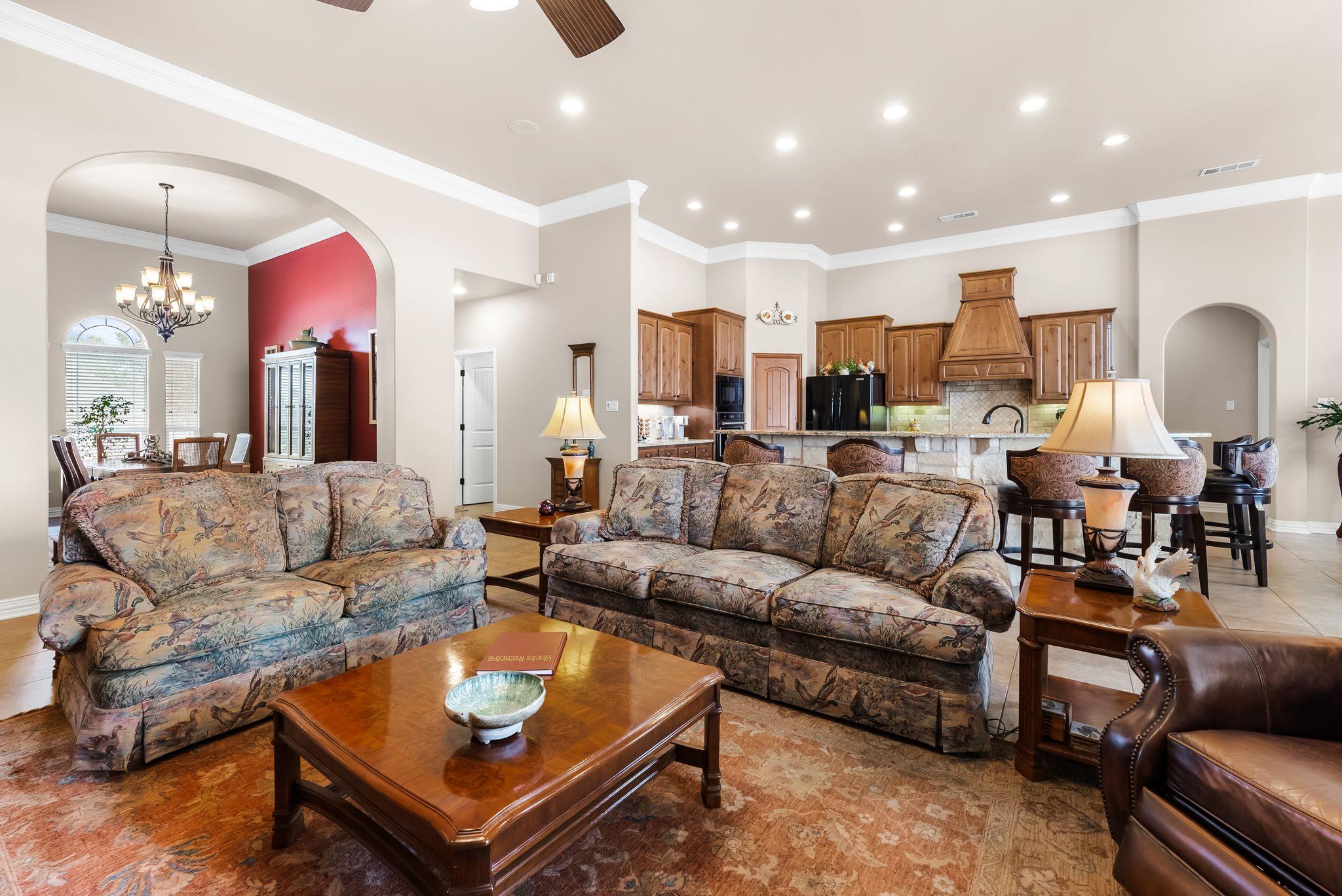 1735 Alta Vista LOOP