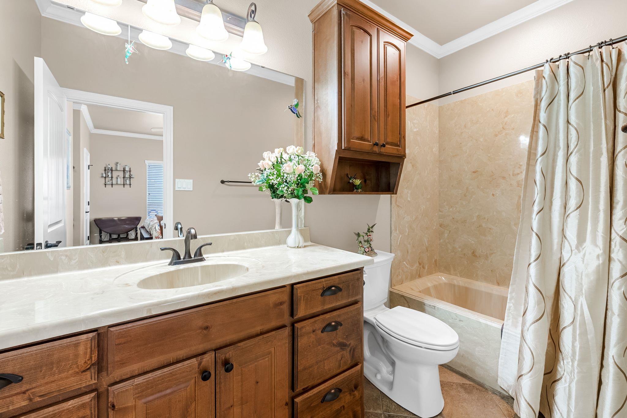 1735 Alta Vista LOOP