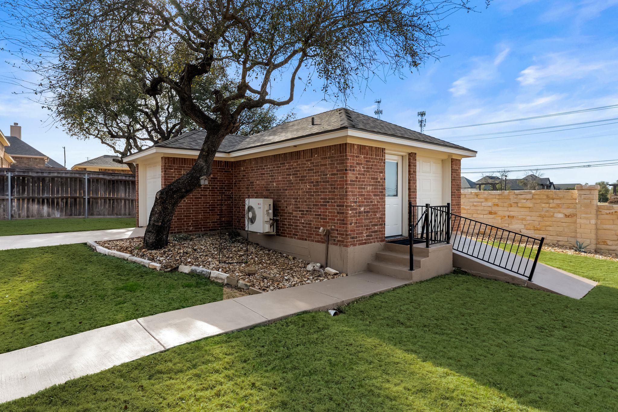 1735 Alta Vista LOOP