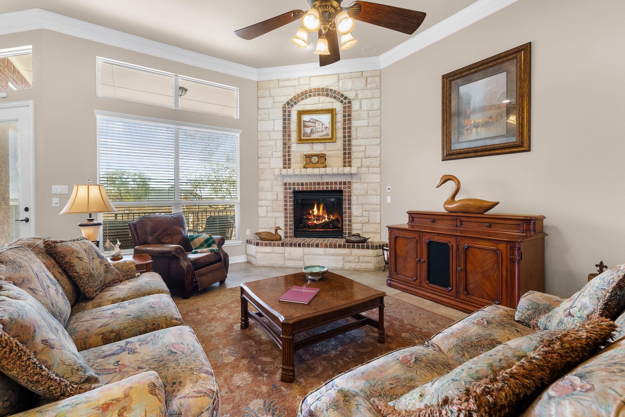 1735 Alta Vista LOOP