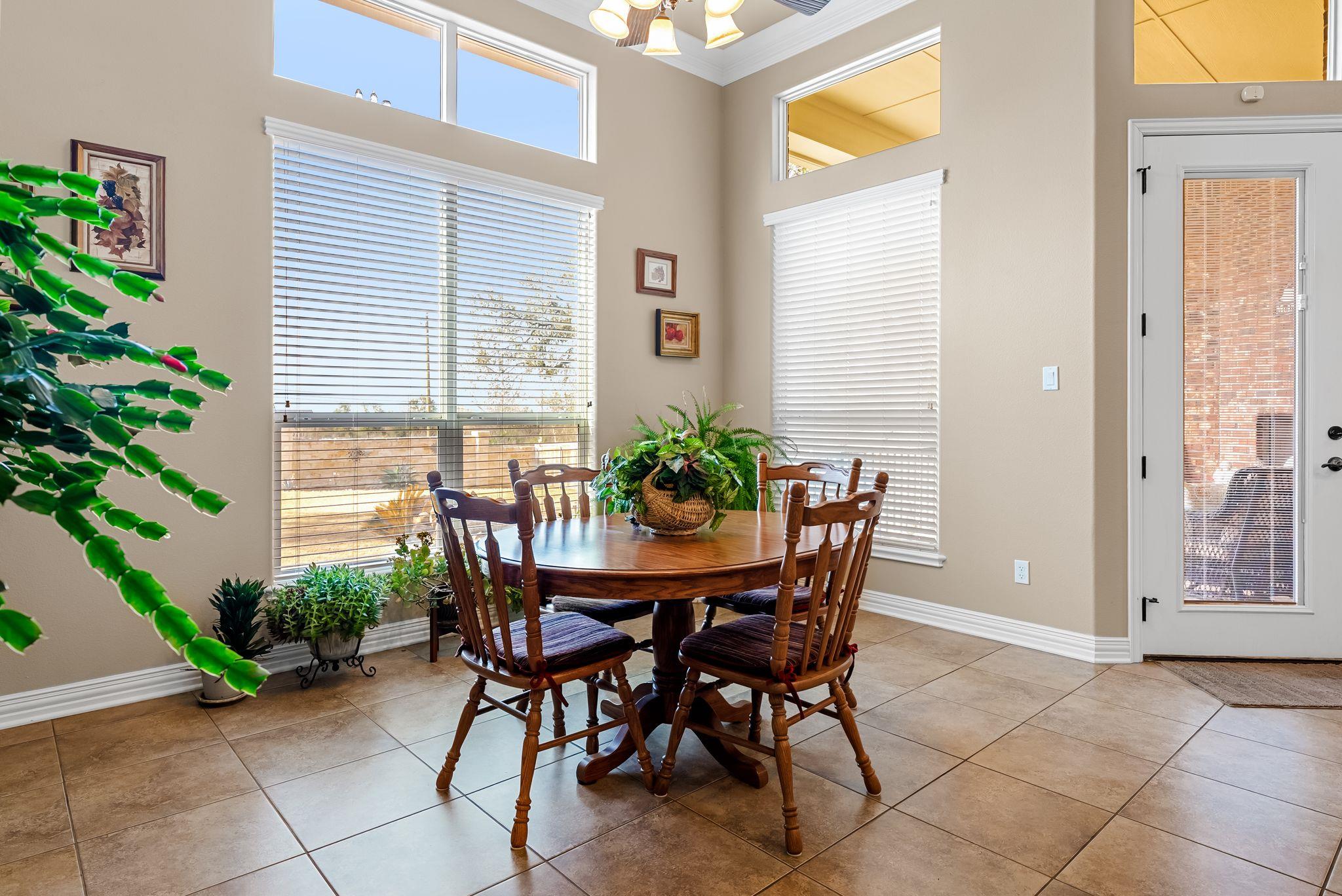 1735 Alta Vista LOOP