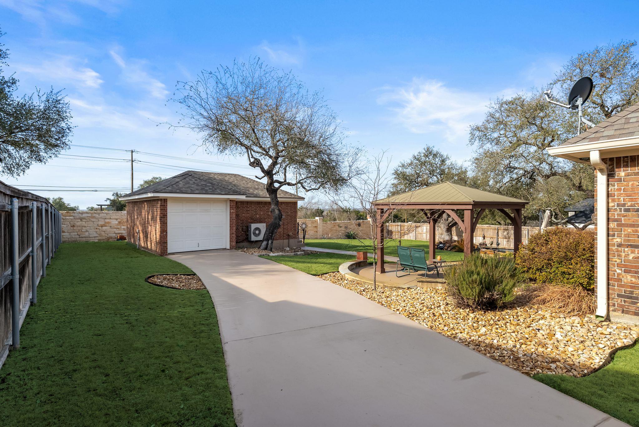 1735 Alta Vista LOOP