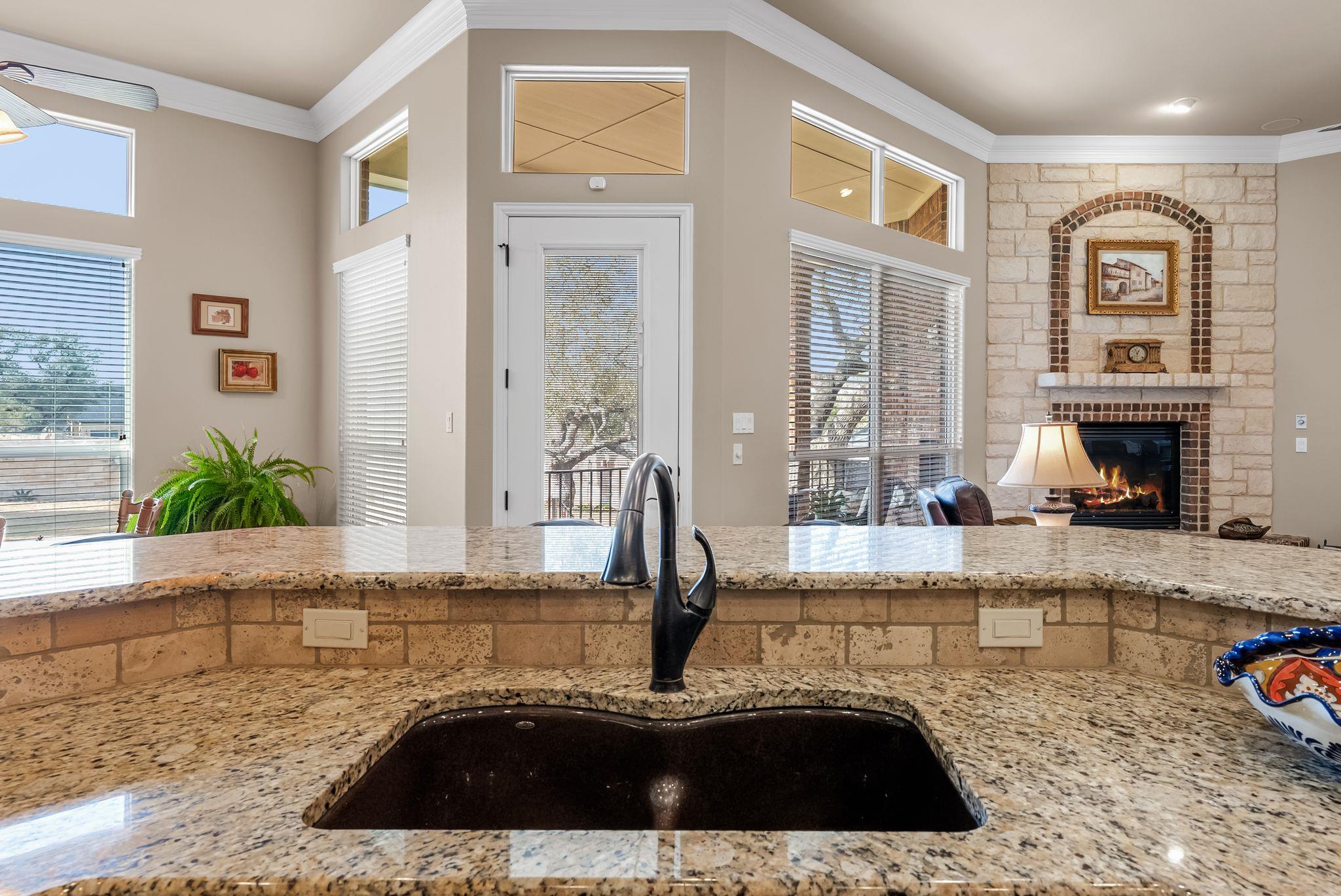 1735 Alta Vista LOOP