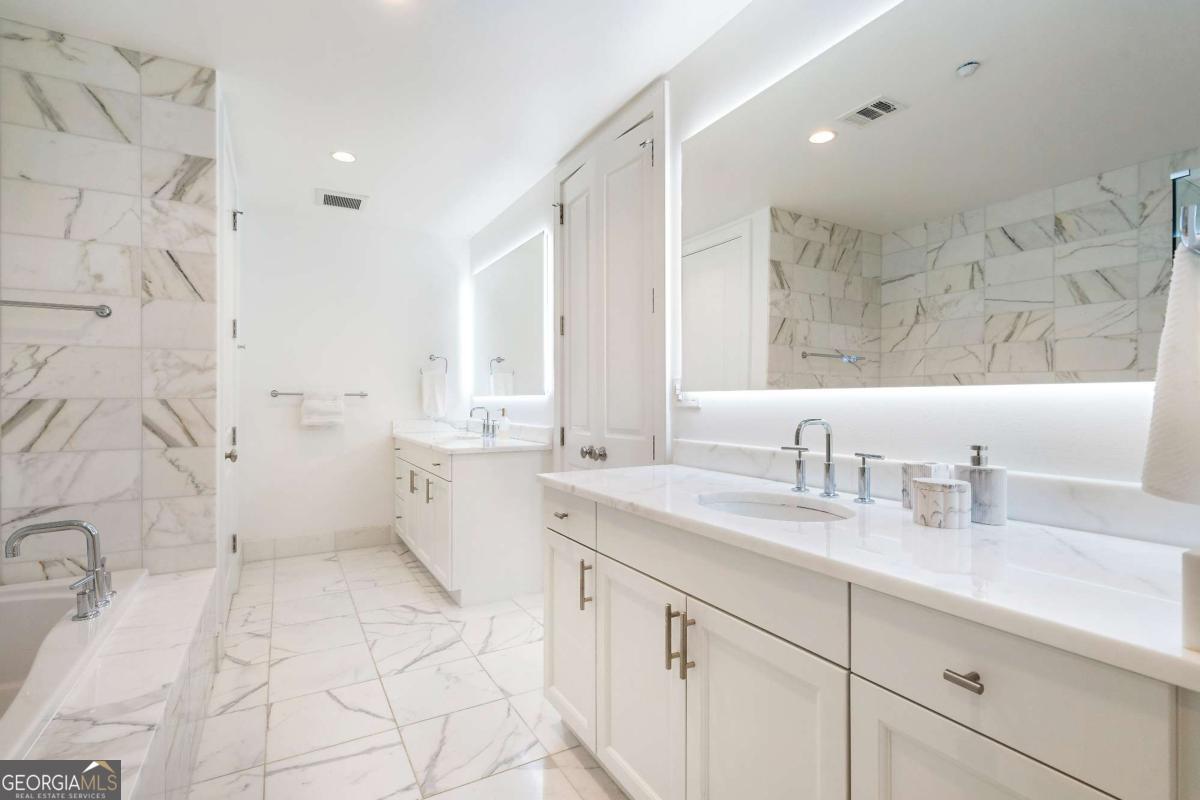 3630 Peachtree Road NE # 2204