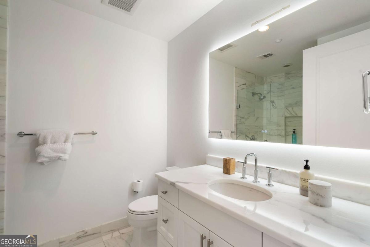 3630 Peachtree Road NE # 2204