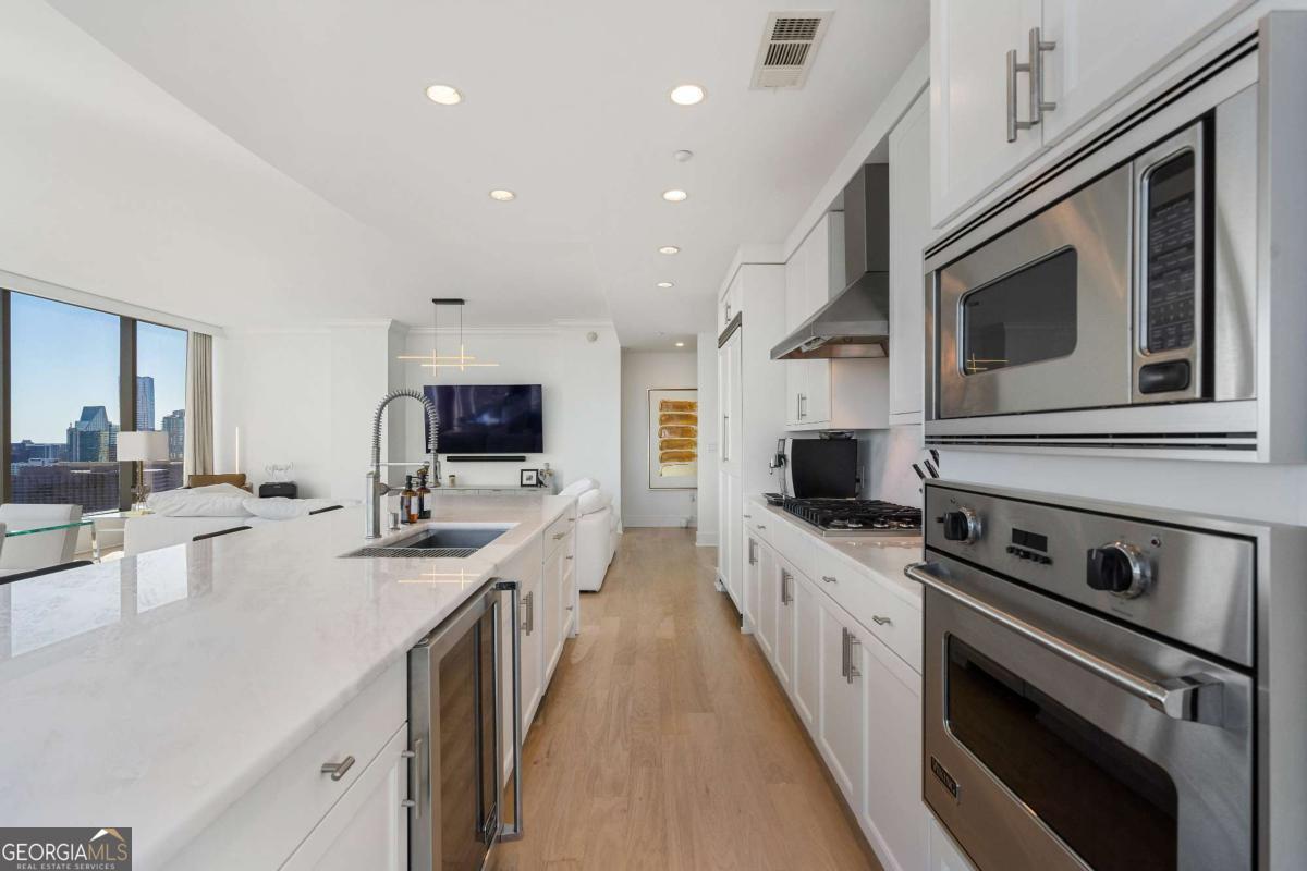 3630 Peachtree Road NE # 2204