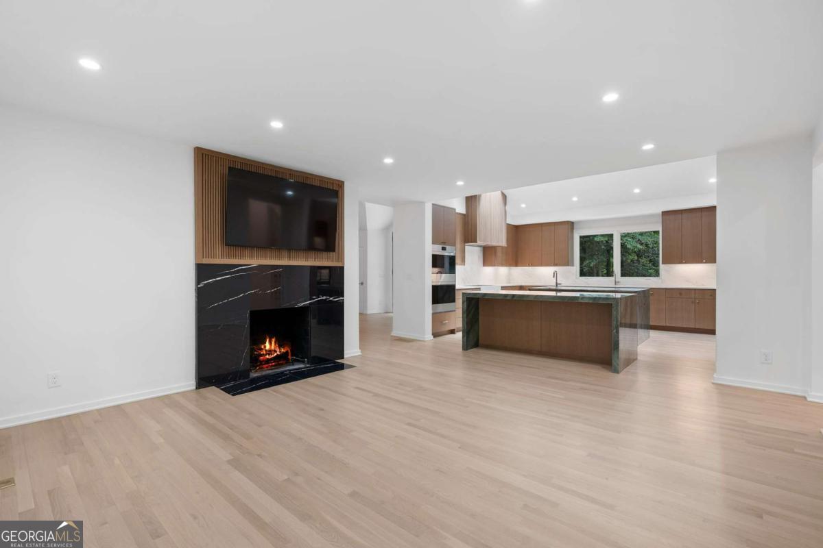 366 Blackland Road NW