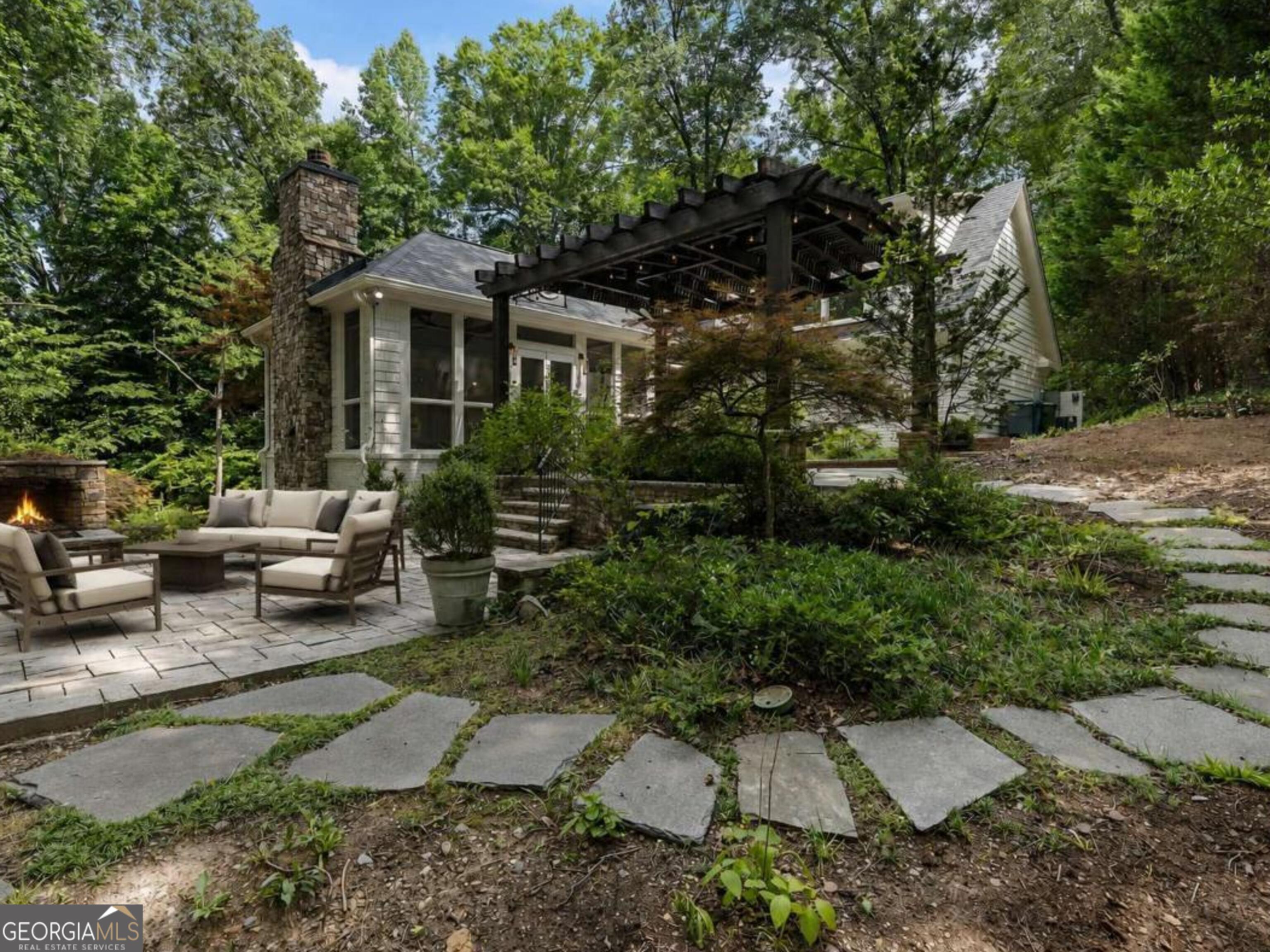 366 Blackland Road NW