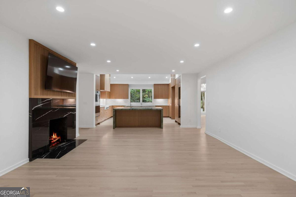 366 Blackland Road NW