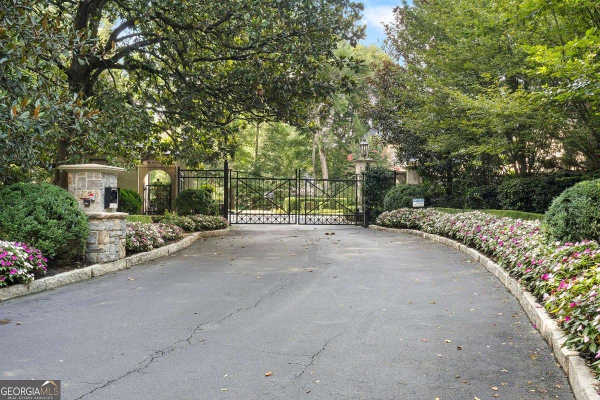 675 W Paces Ferry, #4 Road NW