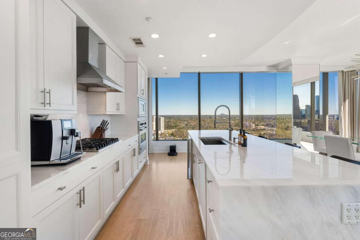 3630 Peachtree Road NE # 2204