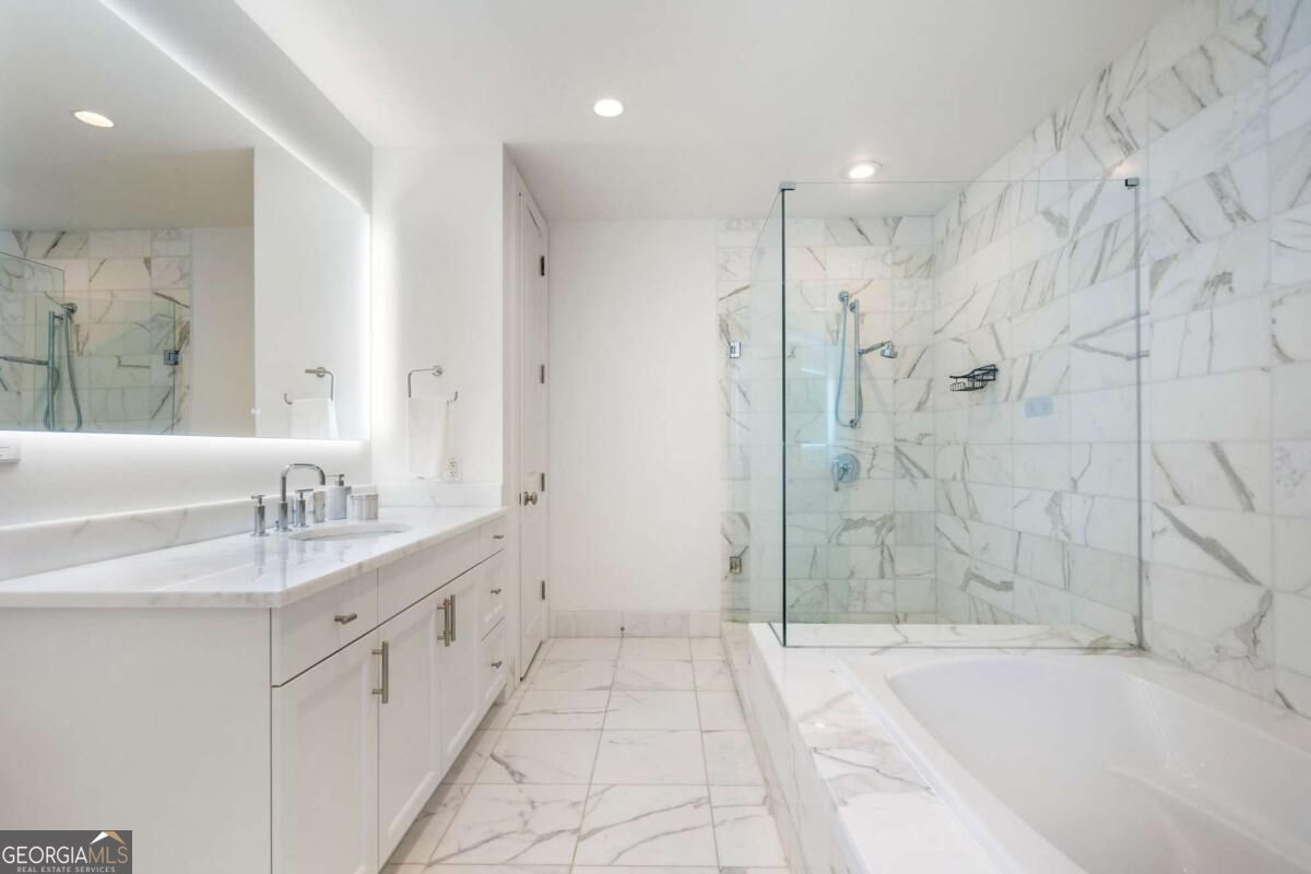 3630 Peachtree Road NE # 2204
