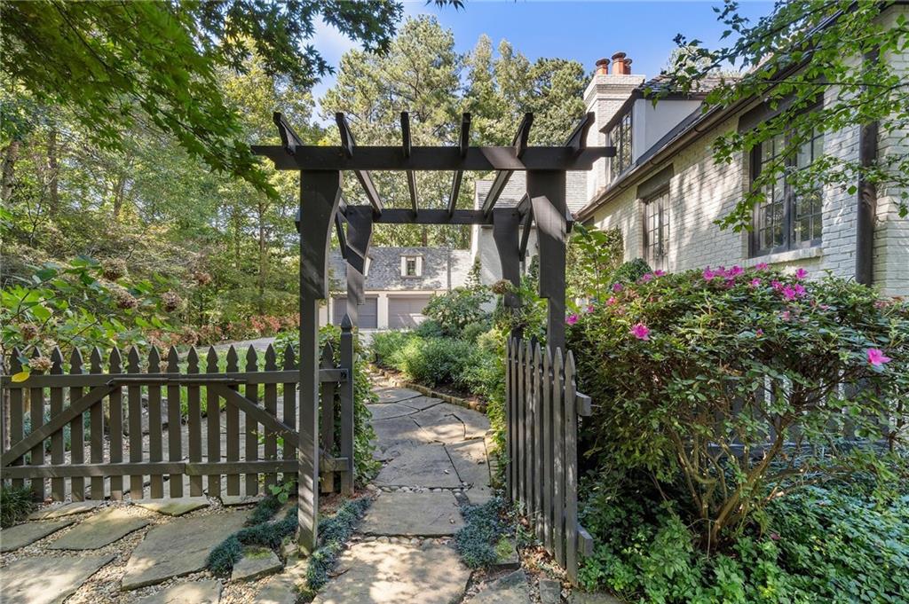 5595 Cross Gate Drive