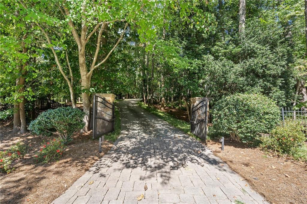 5595 Cross Gate Drive
