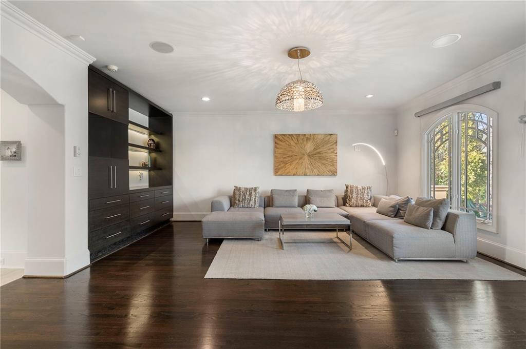 790 Glenairy Drive